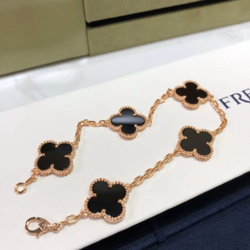 Van Cleef & Arpels Bracelet - DopestKickz