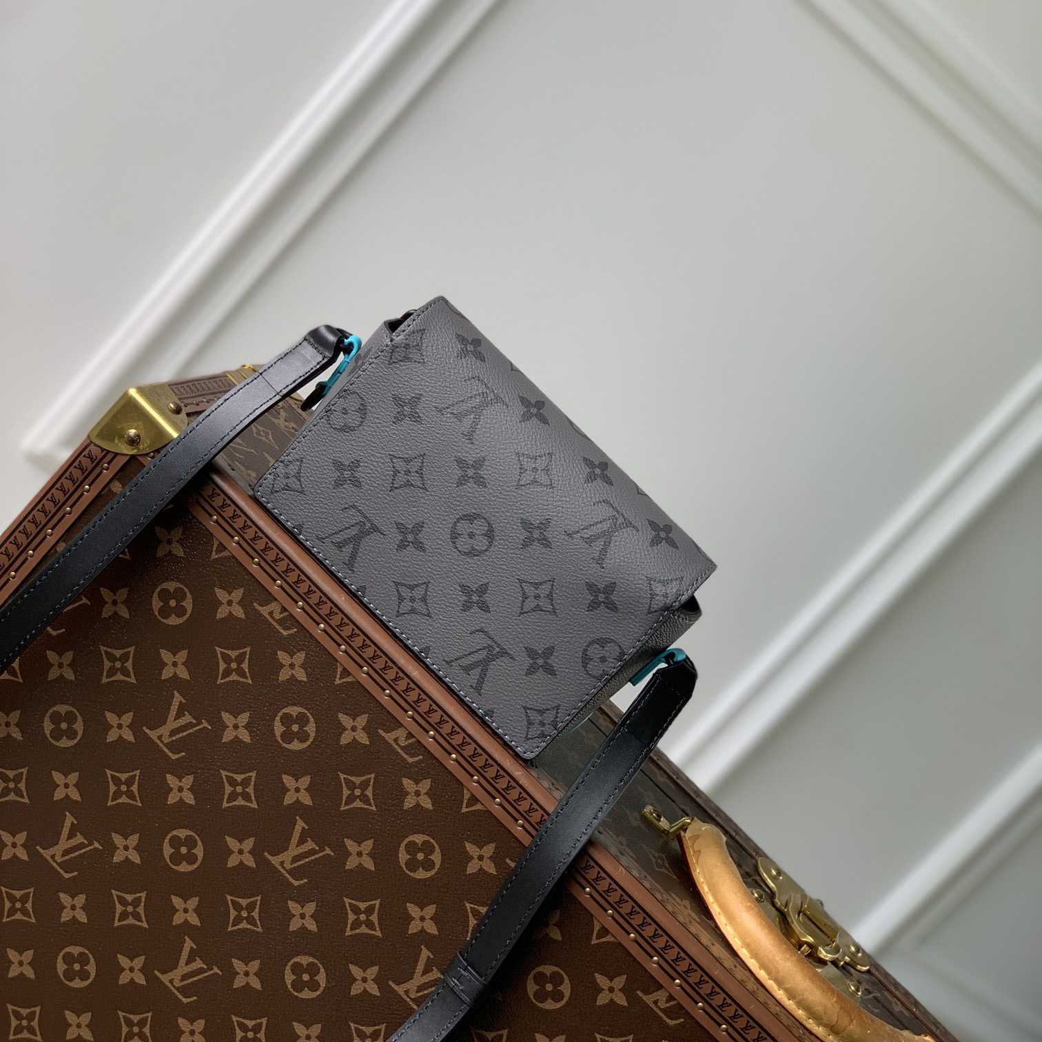 Louis Vuitton Steamer Wearable Wallet  M11496 - DopestKickz