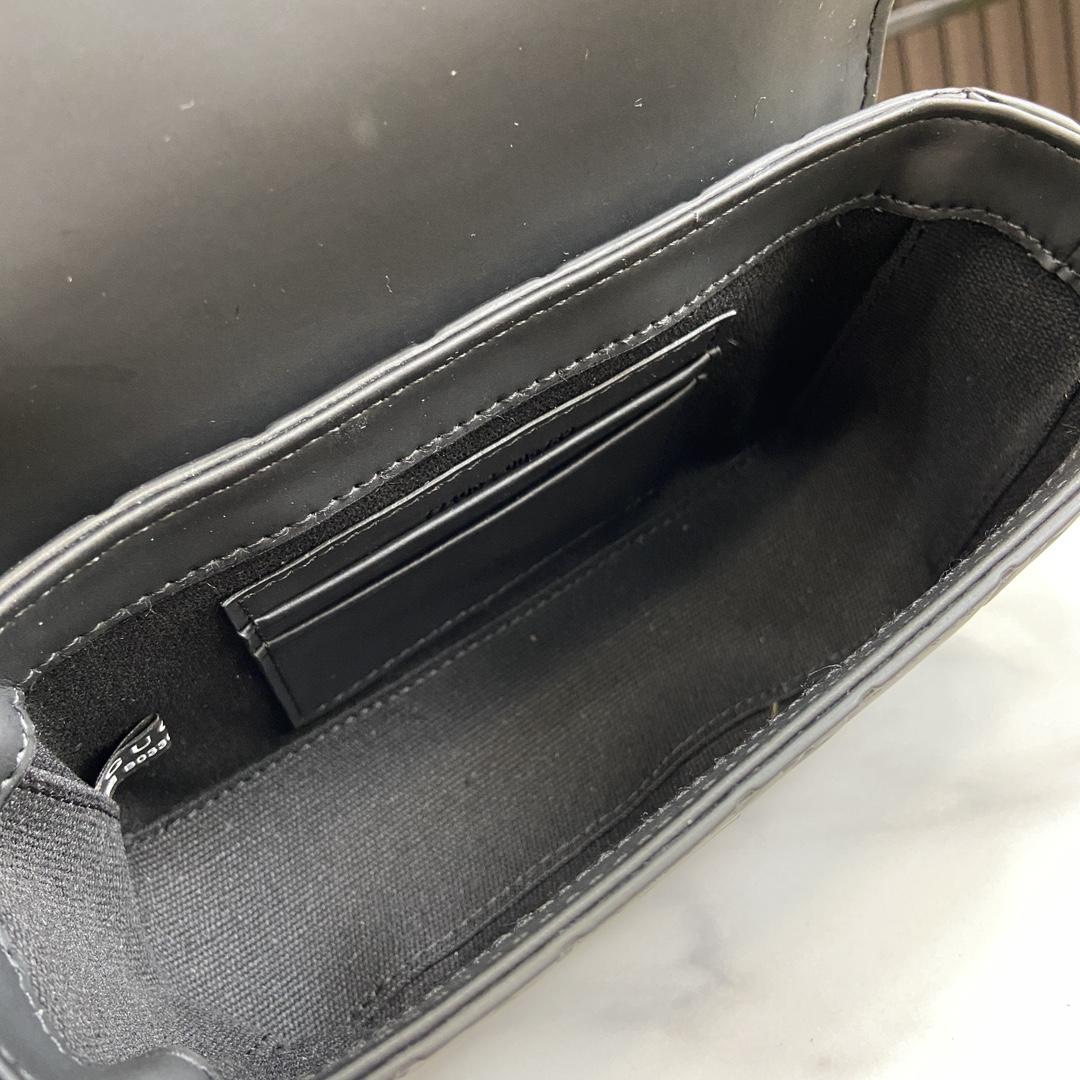 Gucci GG Rubber-effect Super Mini Bag - DopestKickz