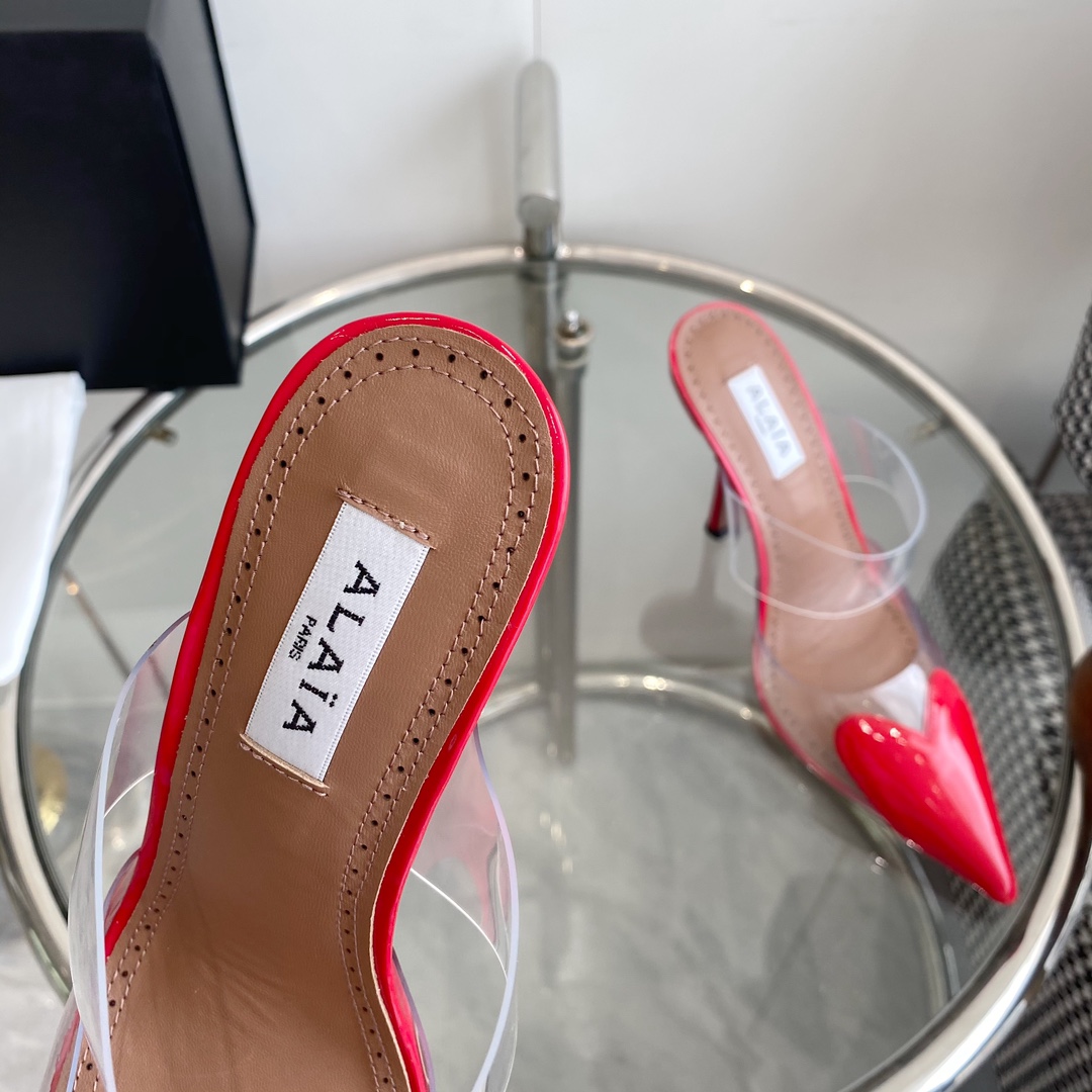 Alaïa Women's Alaia Cour Patent Leather And Pu Mules    110mm - DopestKickz