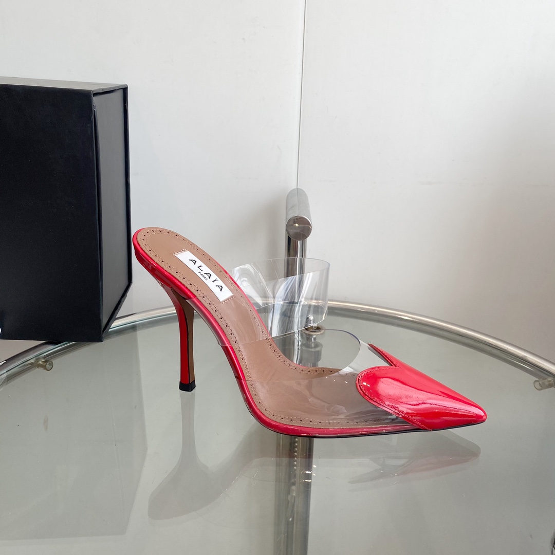 Alaïa Women's Alaia Cour Patent Leather And Pu Mules    110mm - DopestKickz