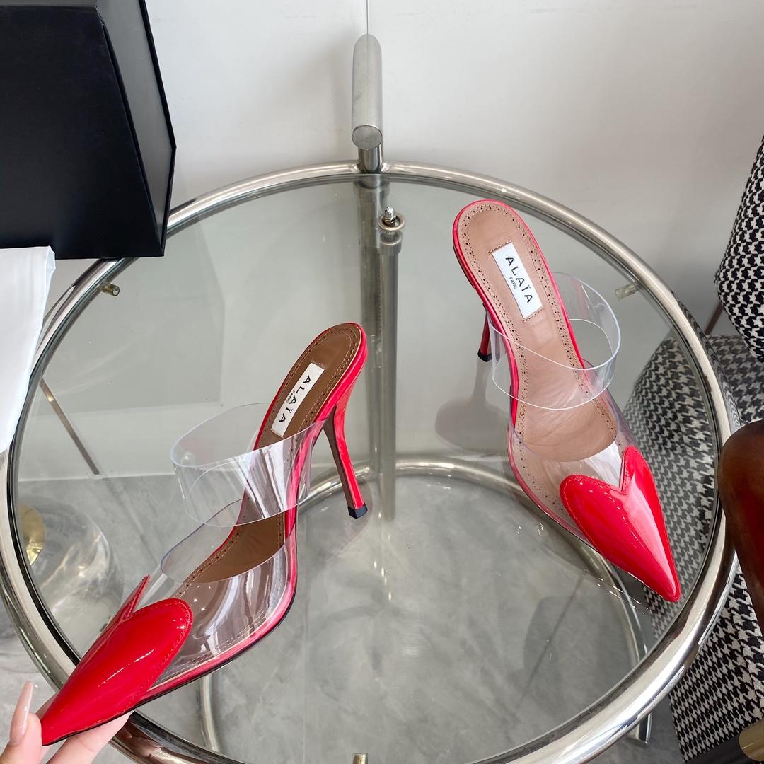 Alaïa Women's Alaia Cour Patent Leather And Pu Mules    110mm - DopestKickz