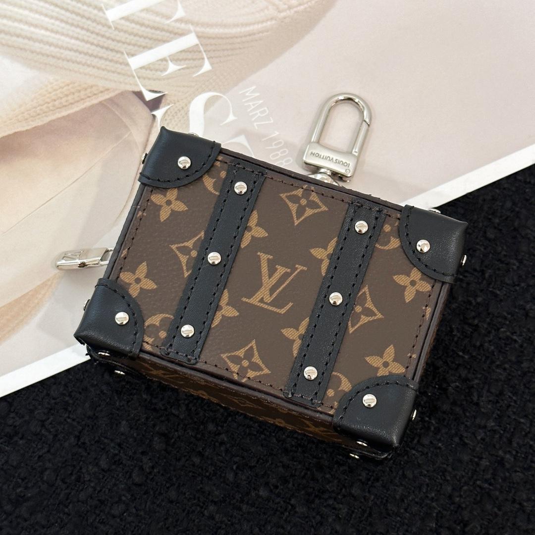 Louis Vuitton Monogram Soft Trunk Pouch  M00753 - DopestKickz
