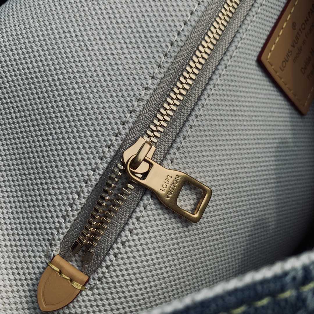 Louis Vuitton Montsouris Messenger MM   - DopestKickz