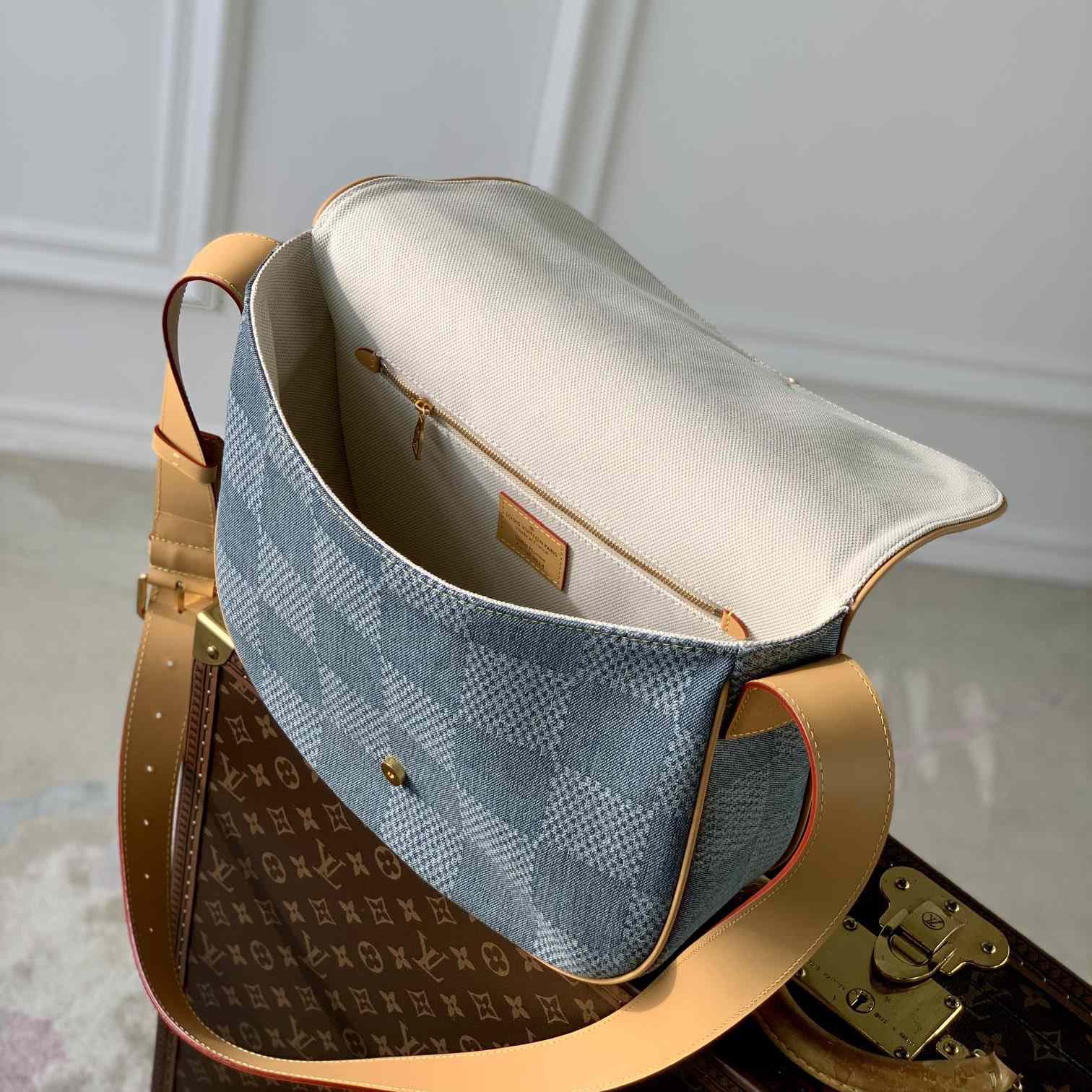 Louis Vuitton Montsouris Messenger MM   - DopestKickz