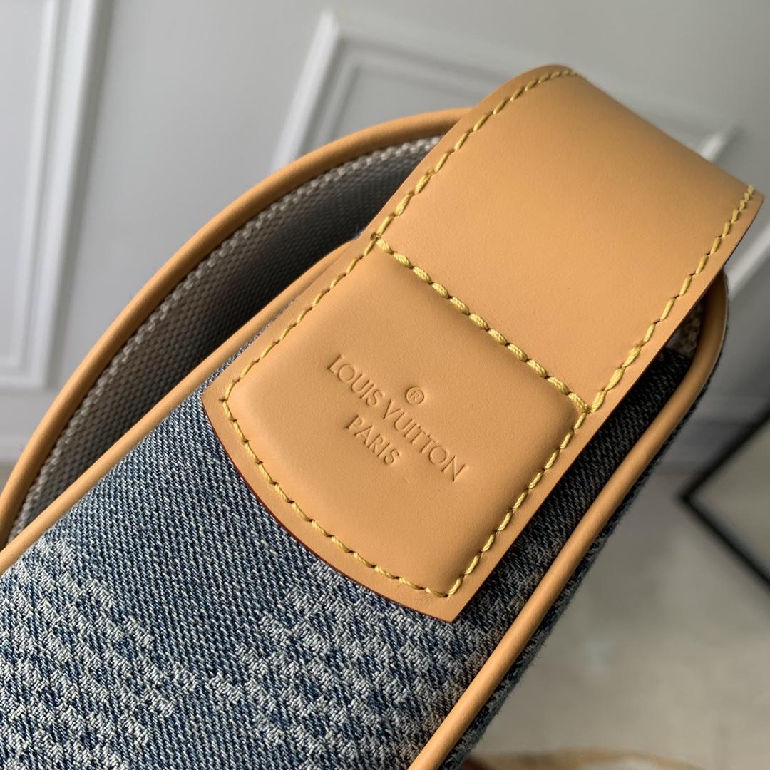 Louis Vuitton Montsouris Messenger MM   - DopestKickz
