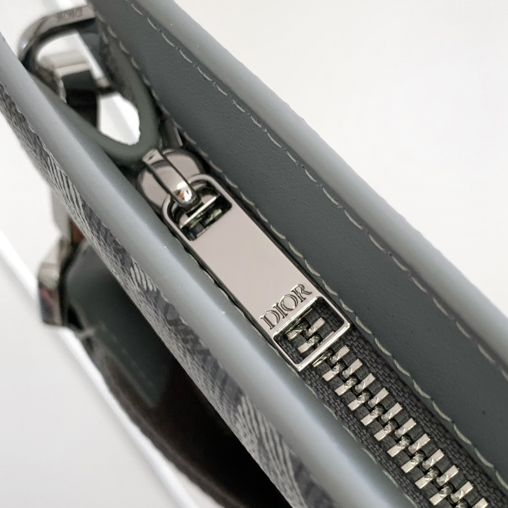 Dior A5 Triangle Pouch - DopestKickz