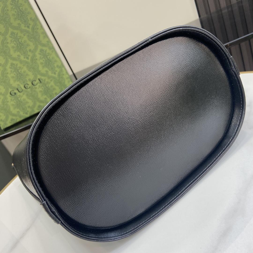Gucci Medium Bucket Shoulder Bag - DopestKickz