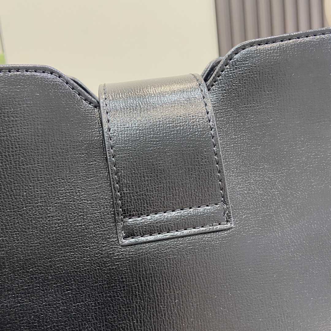 Gucci Medium Bucket Shoulder Bag - DopestKickz