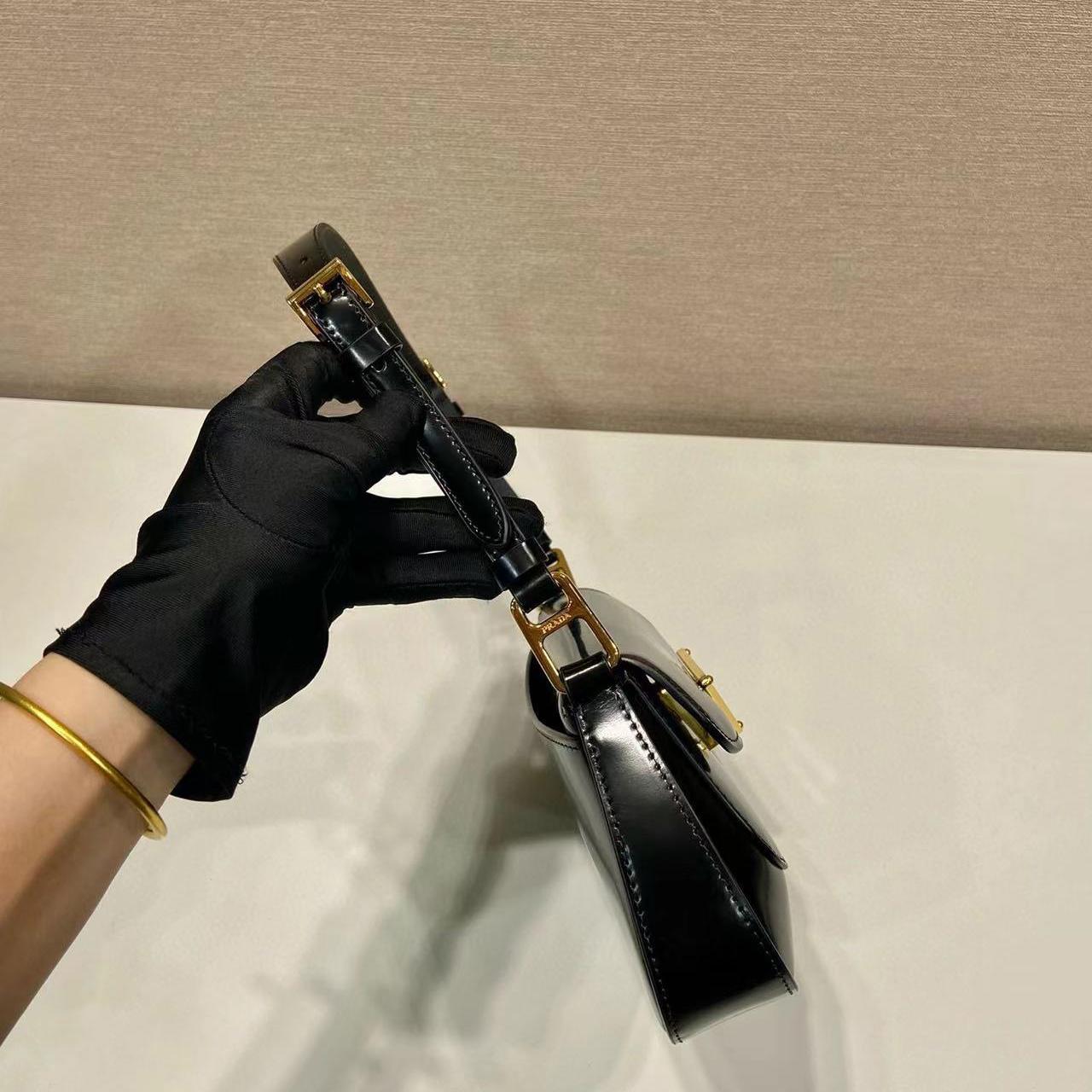 Prada Leather Shoulder Bag  （24x11x4cm） - DopestKickz