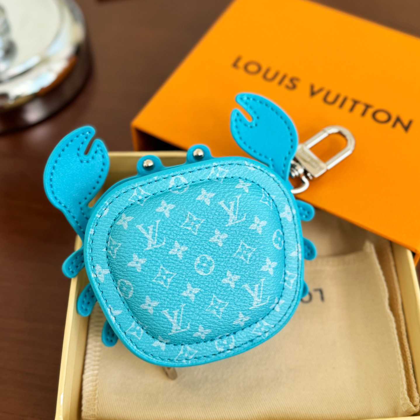 Louis Vuitton LV Crab Bag Charm   M01930 - DopestKickz