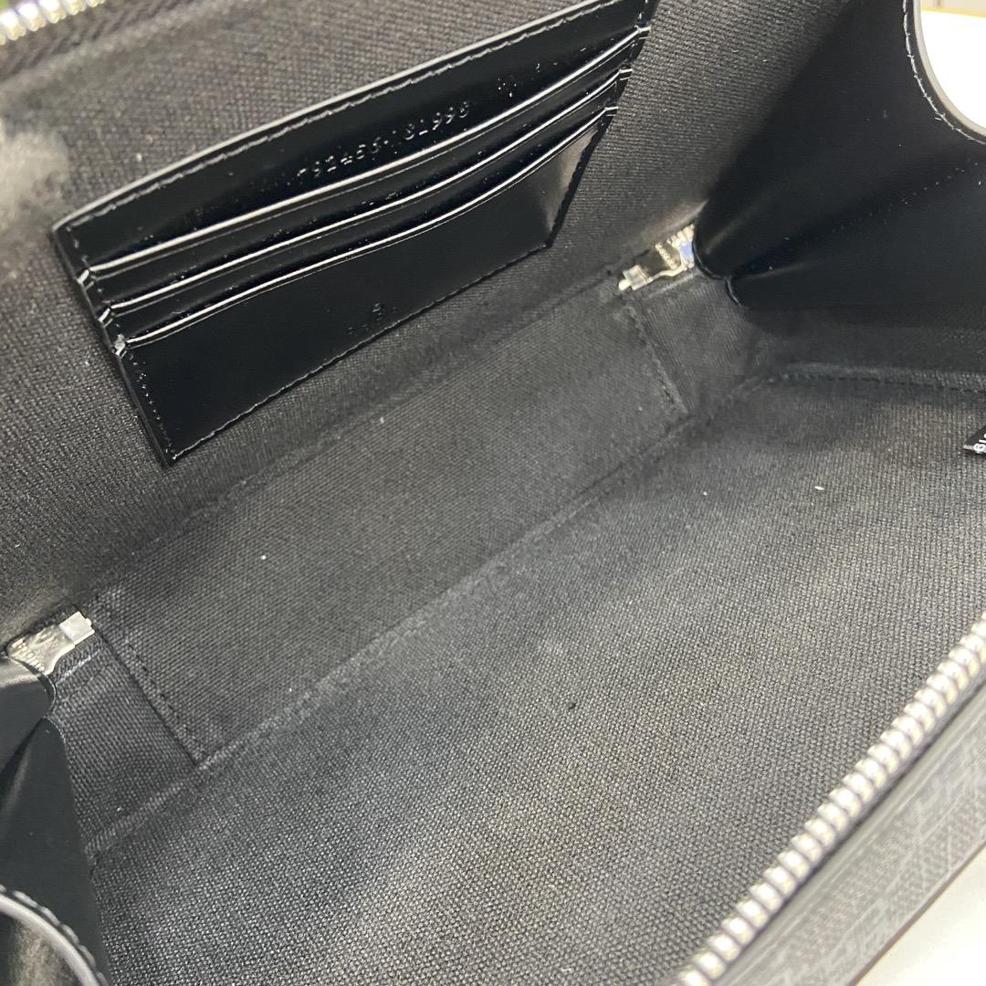 Gucci GG Mini Shoulder Bag - DopestKickz