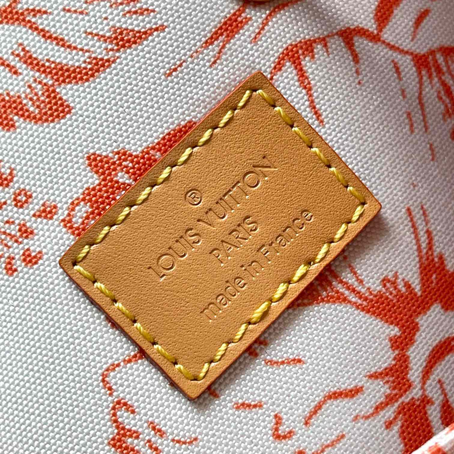 Louis Vuitton Néonoé BB   M25315 - DopestKickz