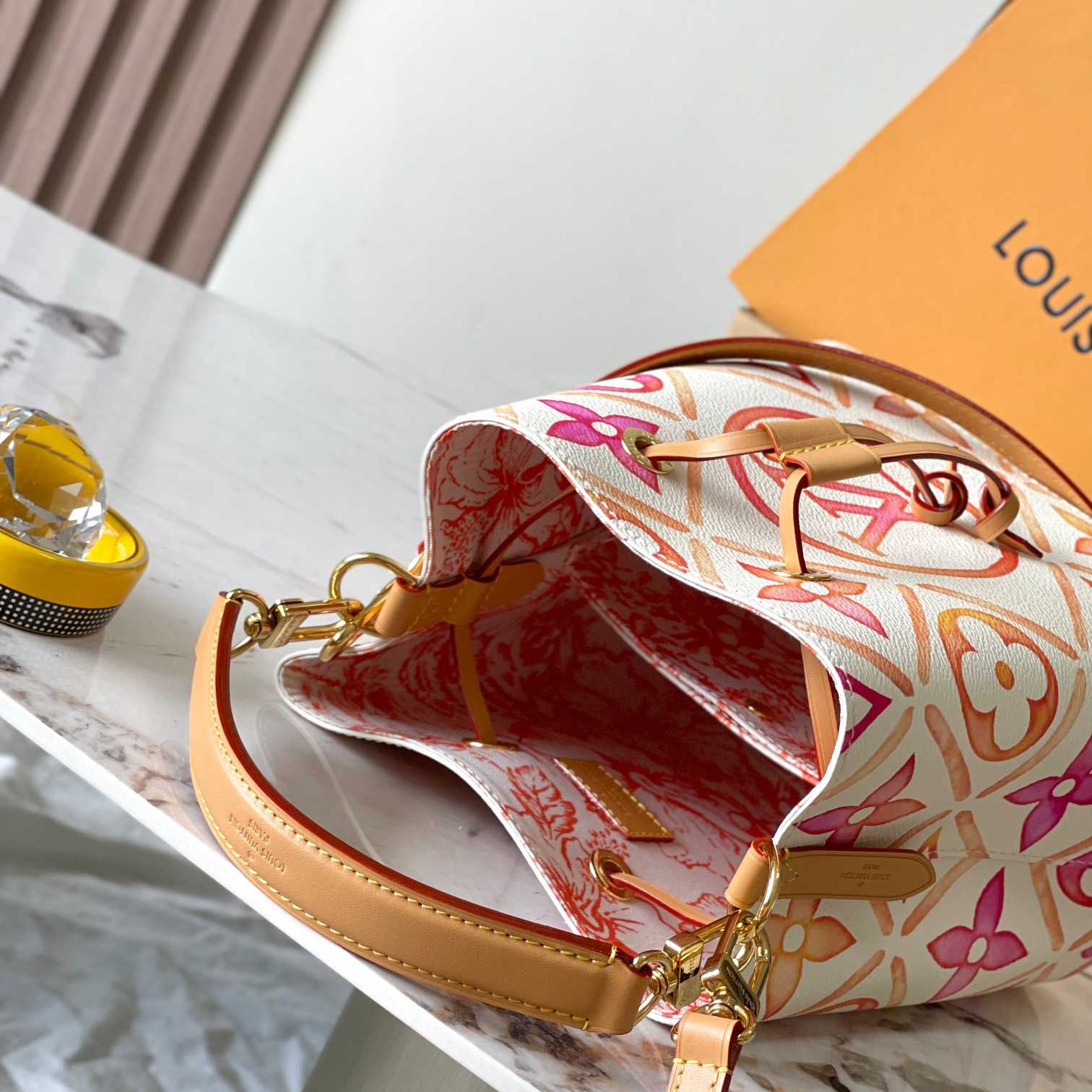 Louis Vuitton Néonoé BB   M25315 - DopestKickz