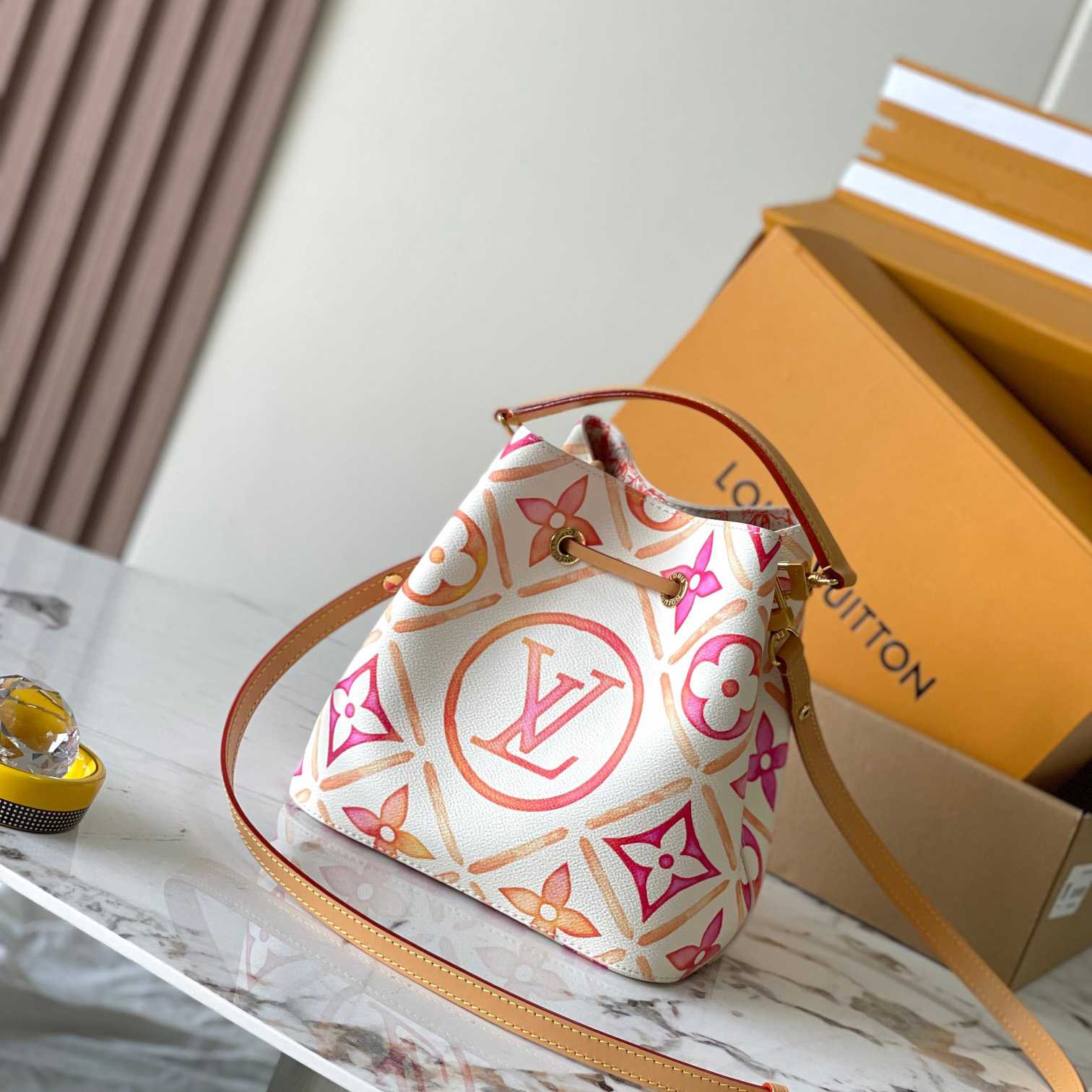 Louis Vuitton Néonoé BB   M25315 - DopestKickz