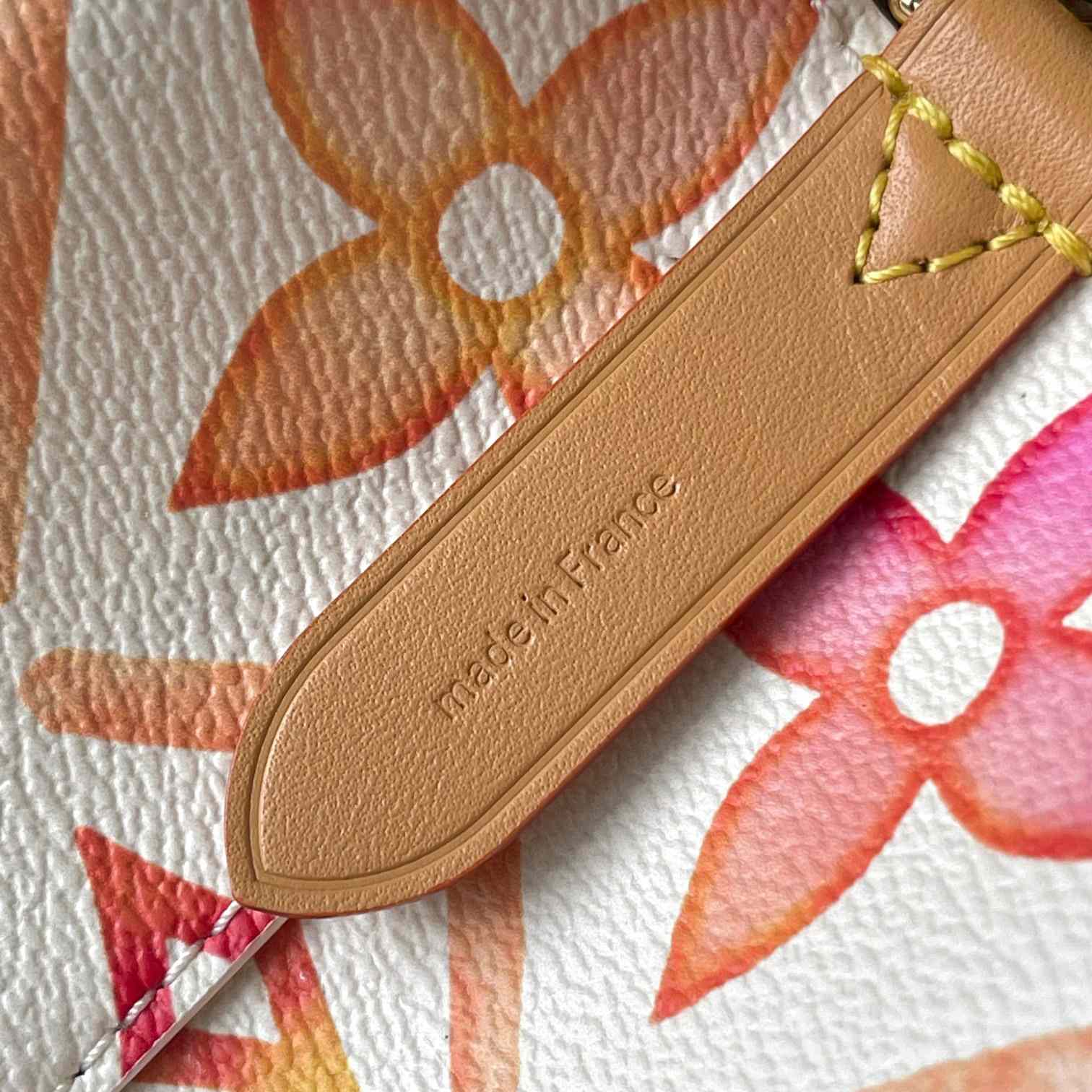 Louis Vuitton Néonoé BB   M25315 - DopestKickz