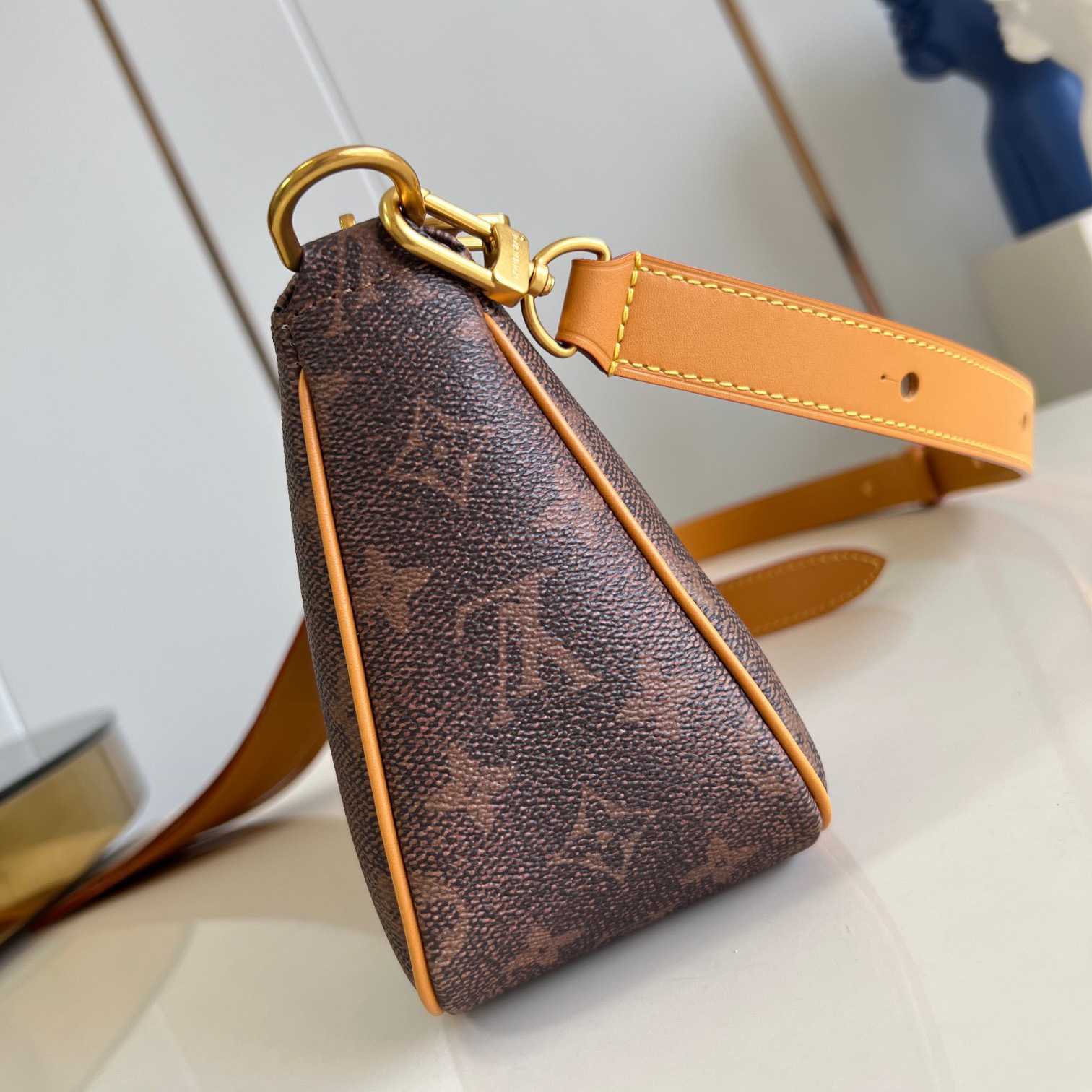 Louis Vuitton Pochette Accessoire XL   M11623 - DopestKickz