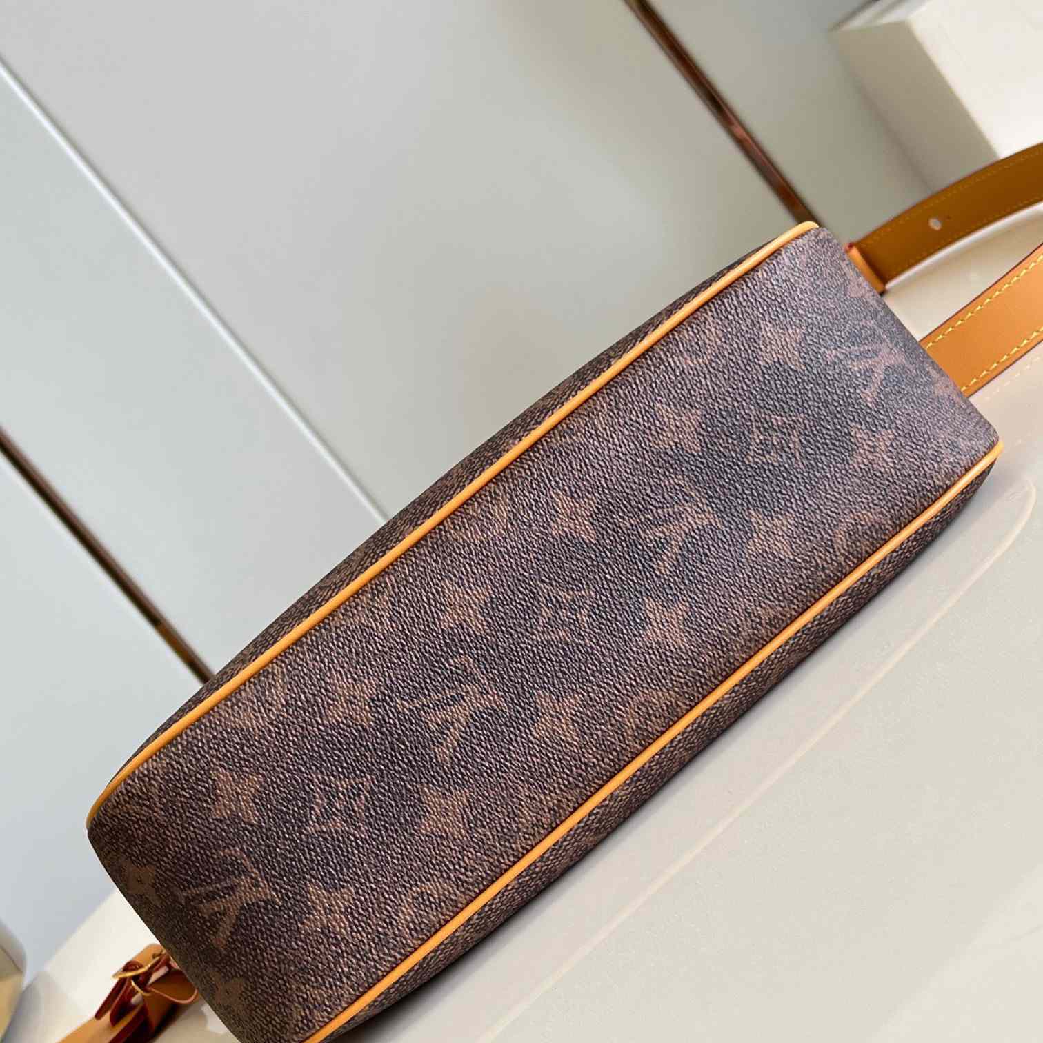 Louis Vuitton Pochette Accessoire XL   M11623 - DopestKickz