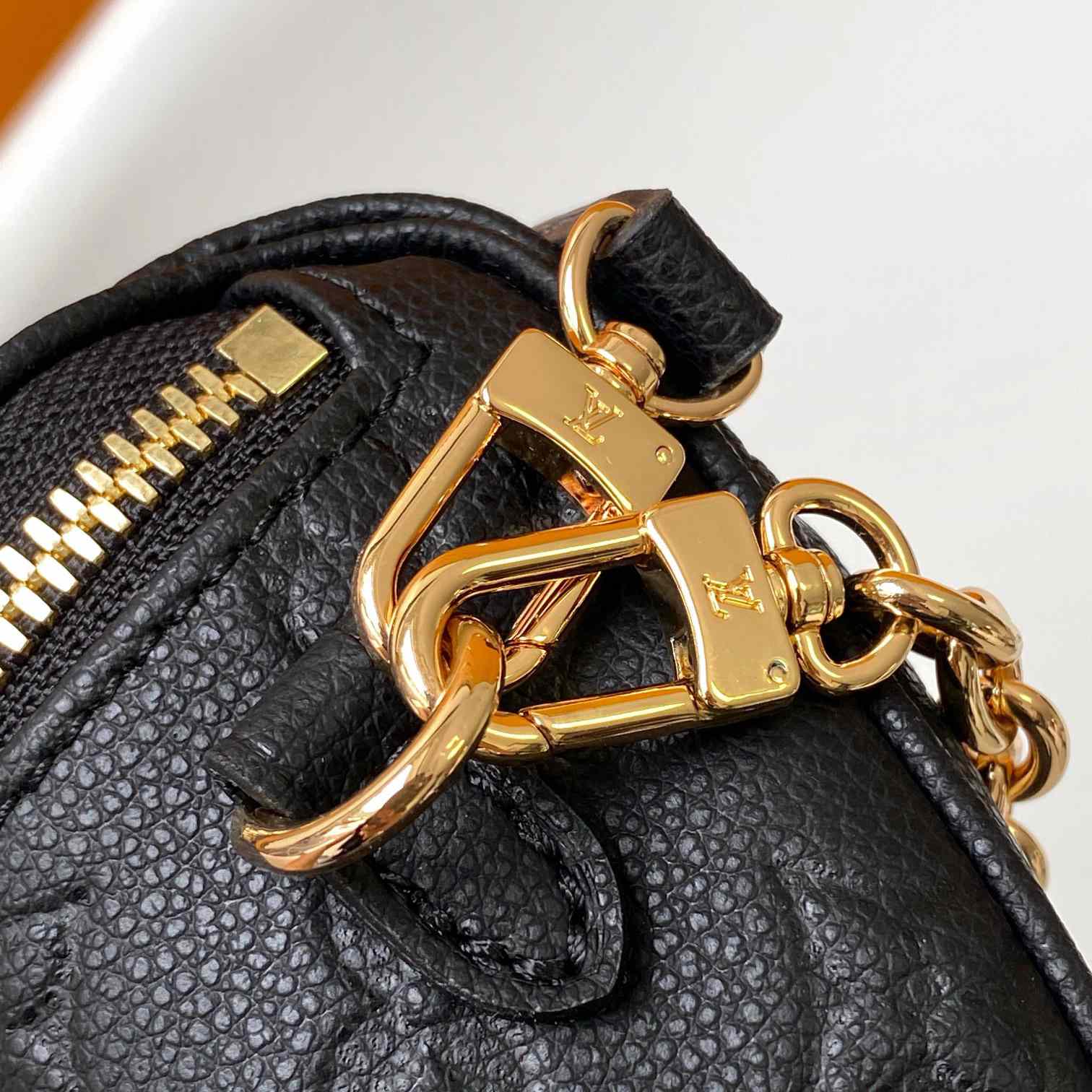 Louis Vuitton Mini Bumbag  M46917 - DopestKickz