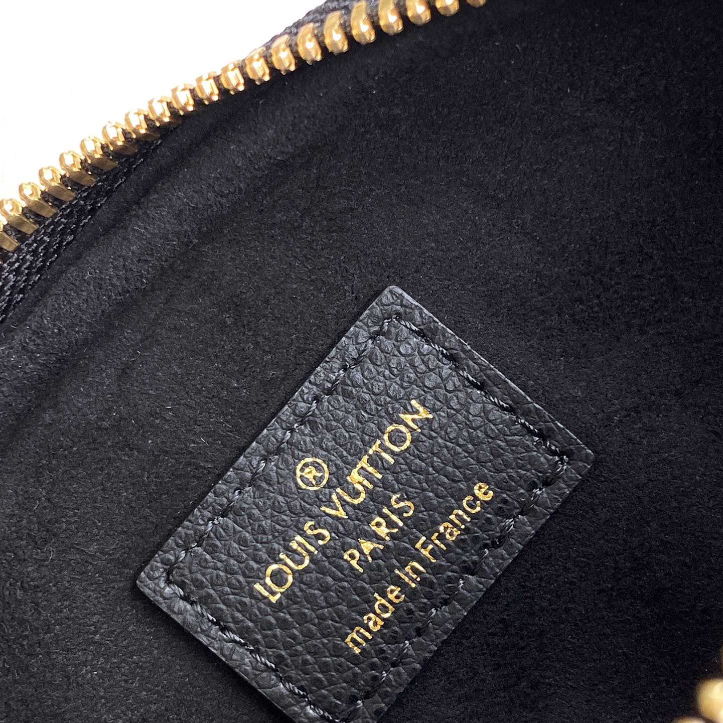 Louis Vuitton Mini Bumbag  M46917 - DopestKickz