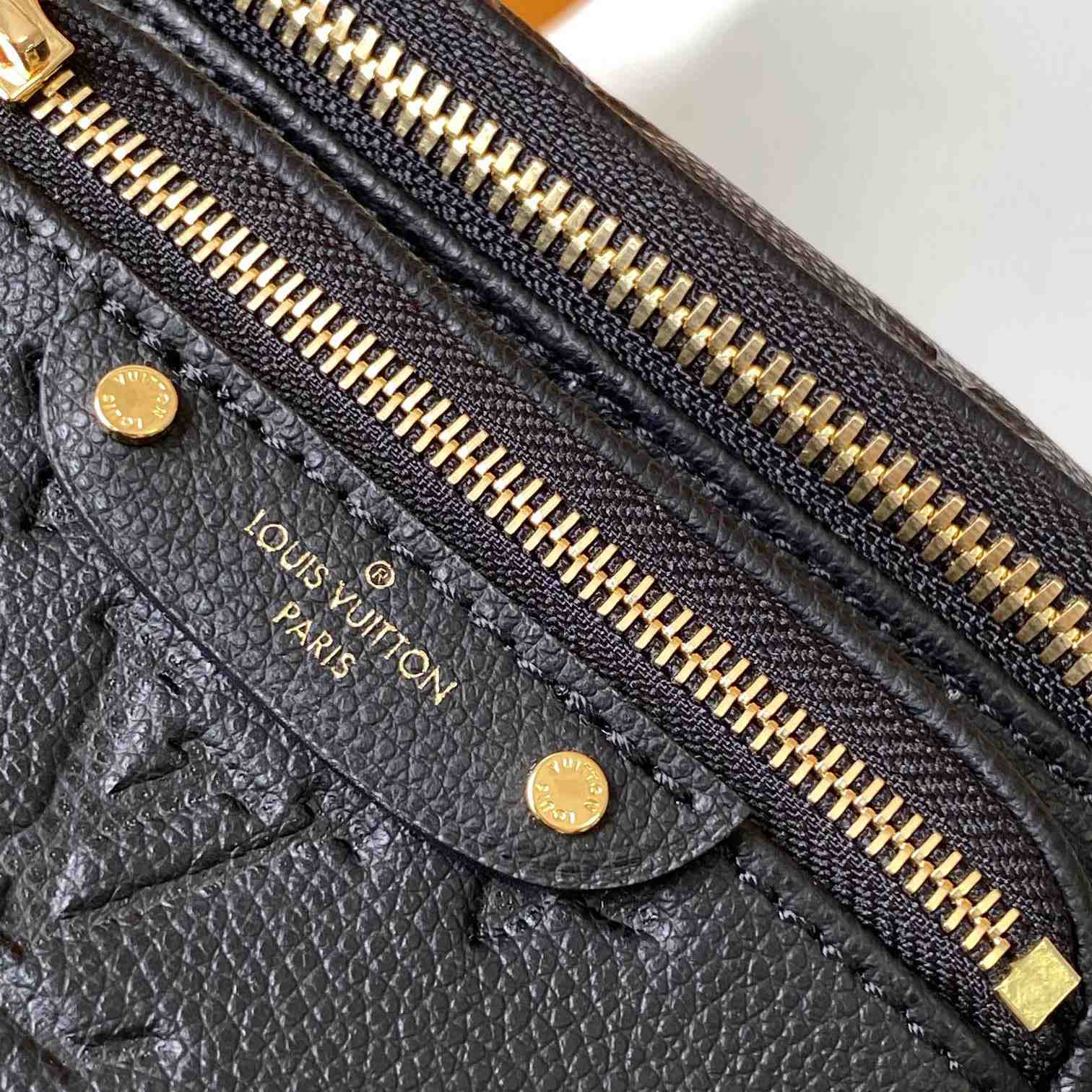 Louis Vuitton Mini Bumbag  M46917 - DopestKickz