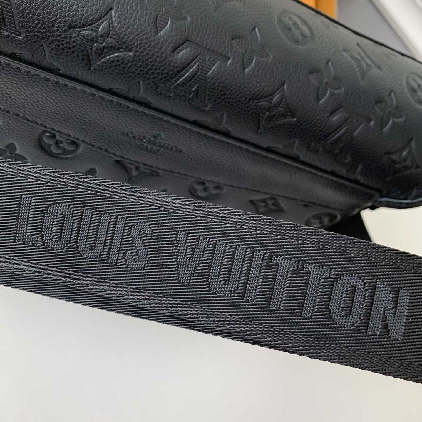 Louis Vuitton Messenger Voyager PM   M25121 - DopestKickz