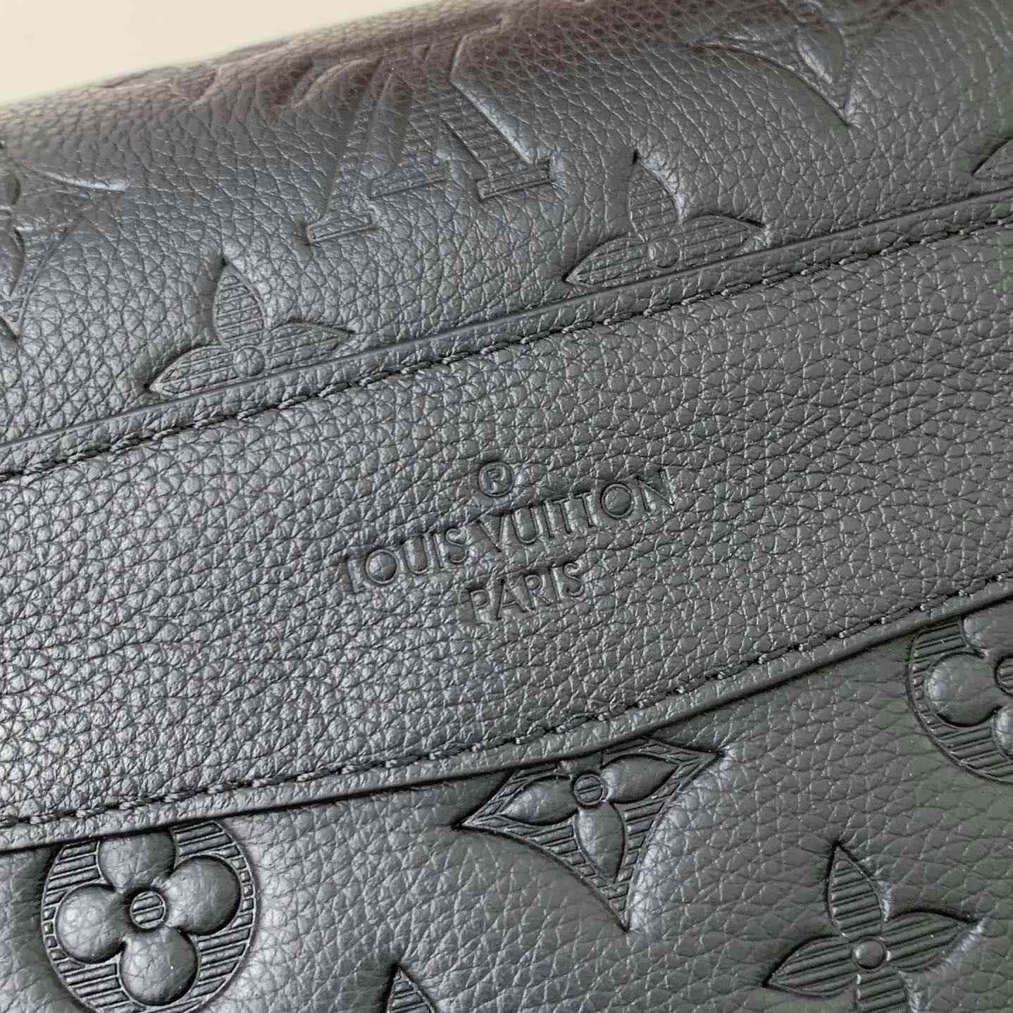 Louis Vuitton Messenger Voyager PM   M25121 - DopestKickz