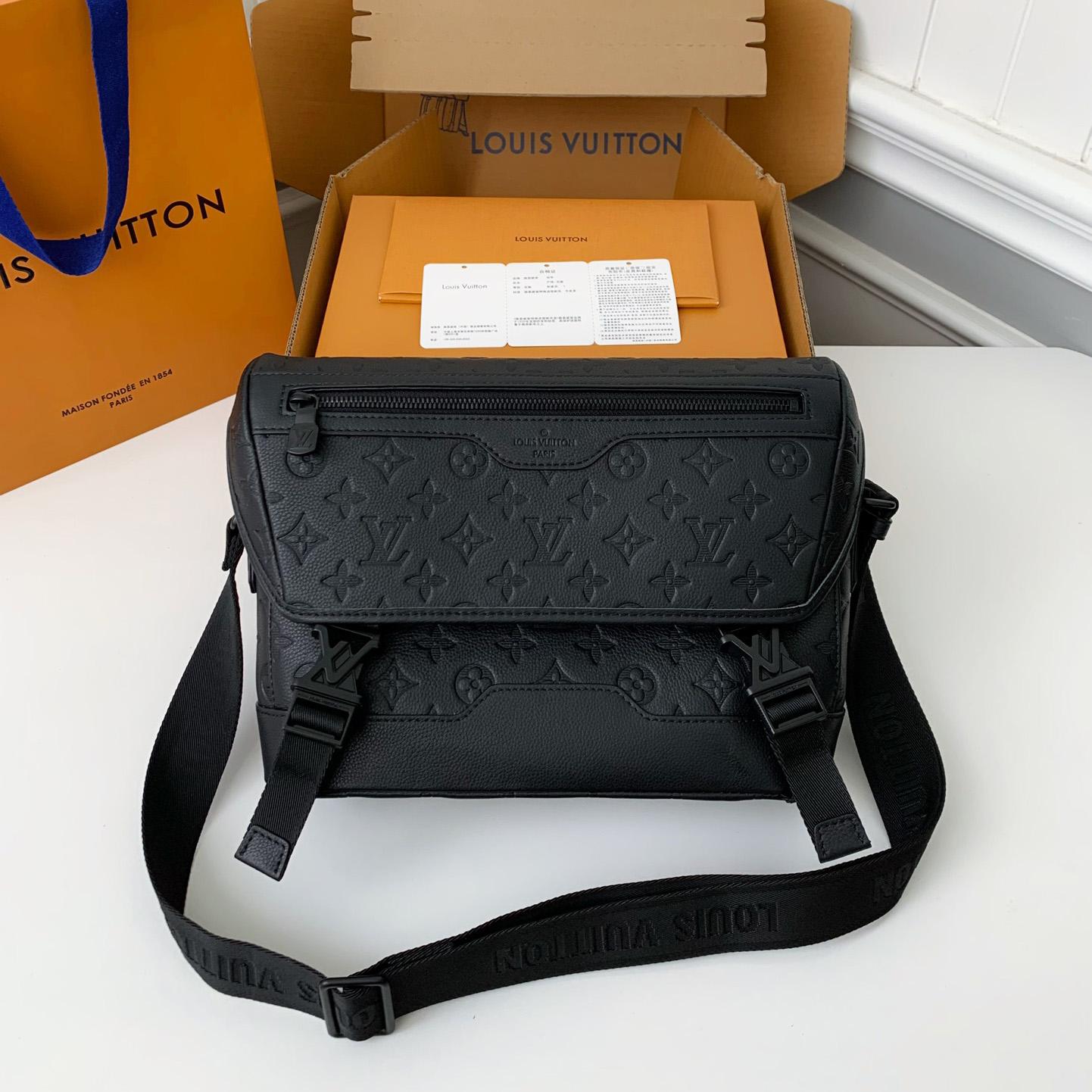 Louis Vuitton Messenger Voyager PM   M25121 - DopestKickz