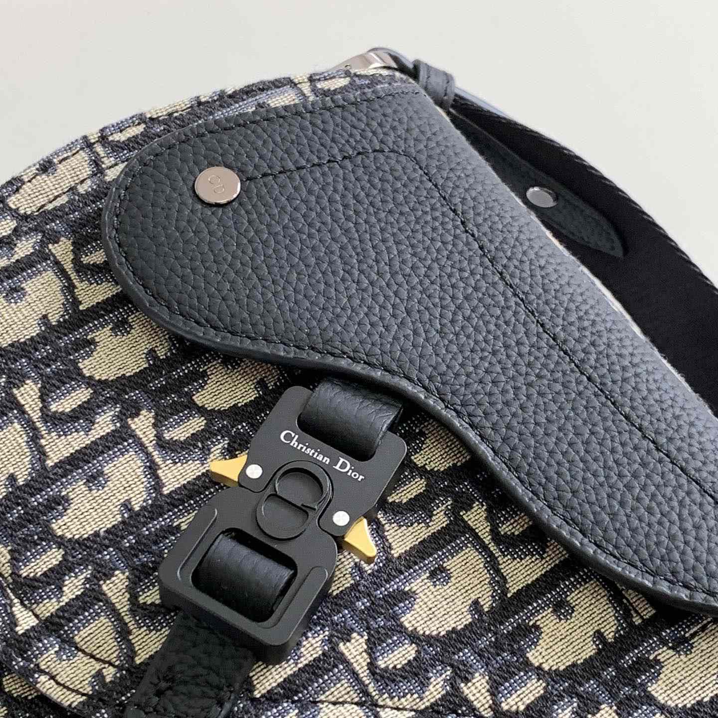 Dior Saddle Messenger Bag - DopestKickz