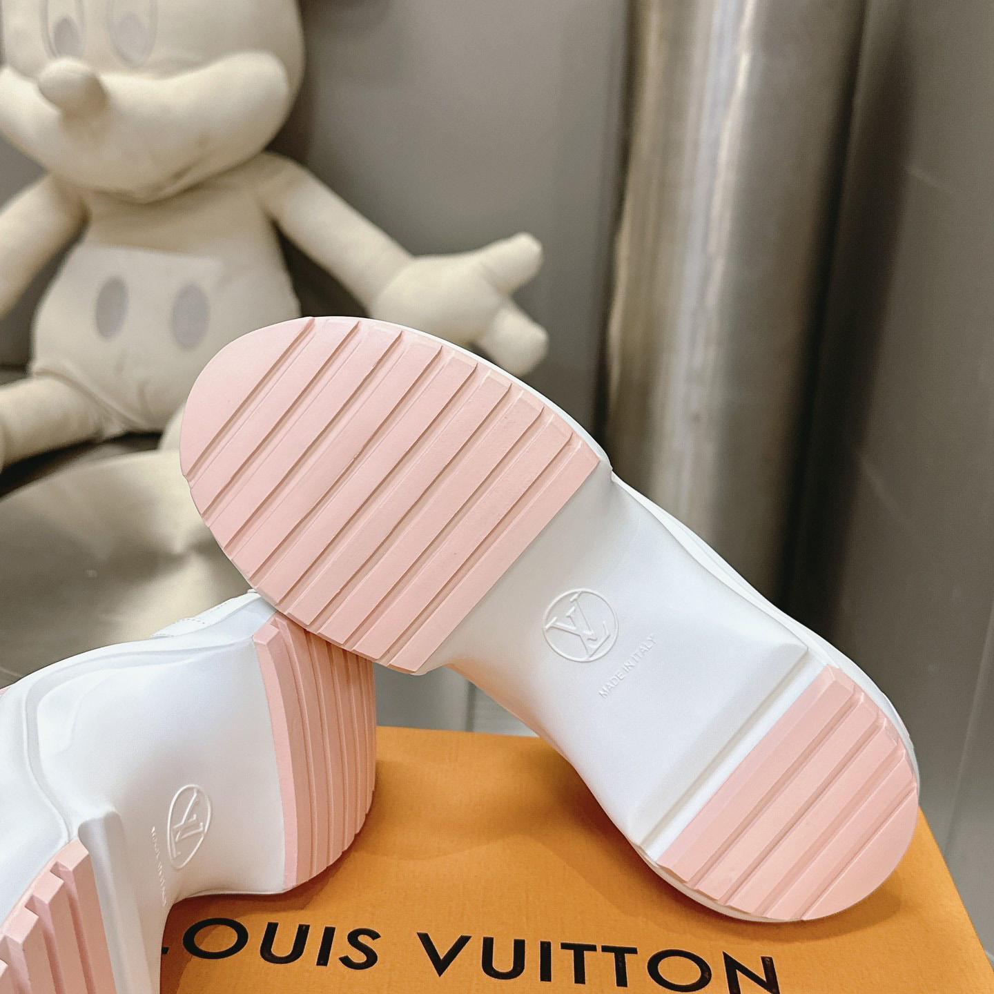 Louis Vuitton LV Archlight Sneaker   1AD28A - DopestKickz