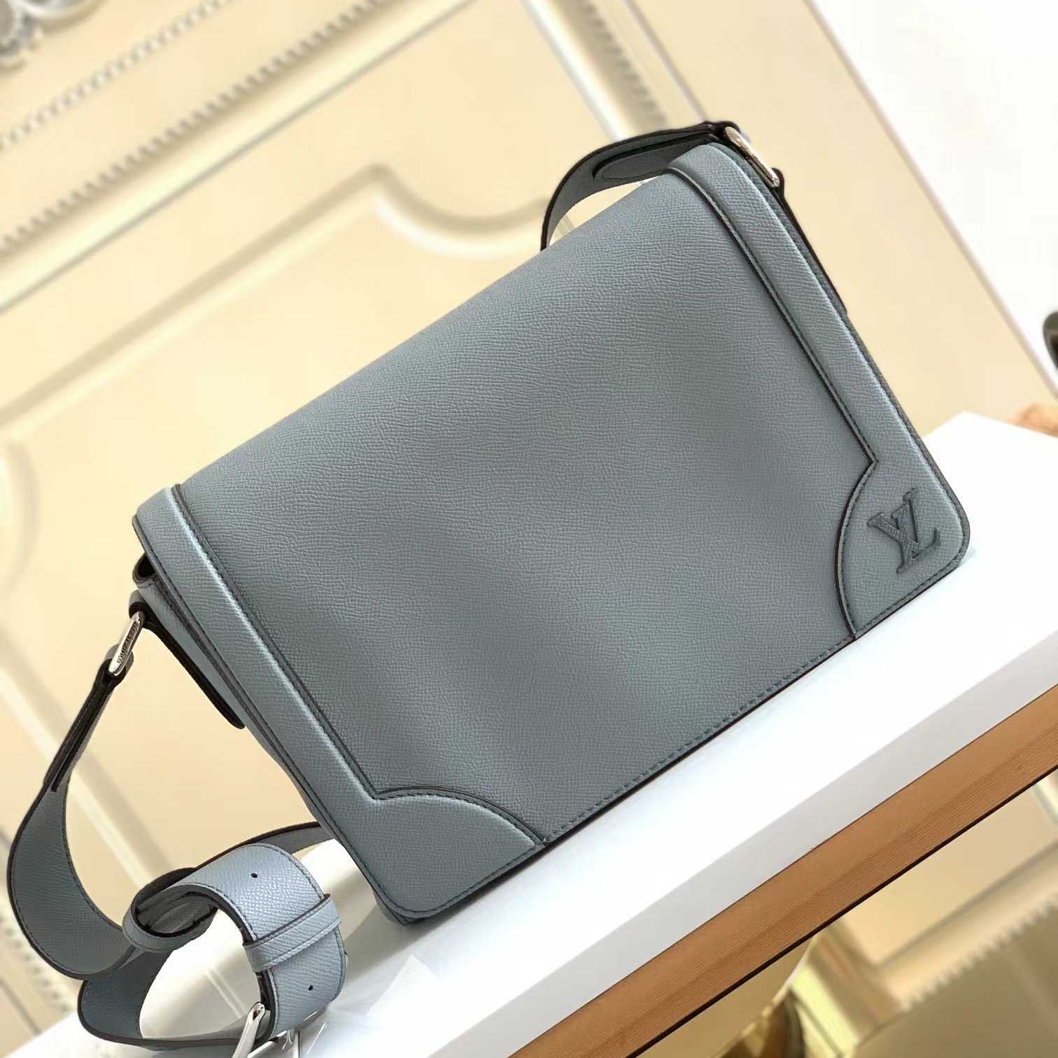 Louis Vuitton New Flap Messenger (28.3 x 18.3 x 4.3 cm) - DopestKickz