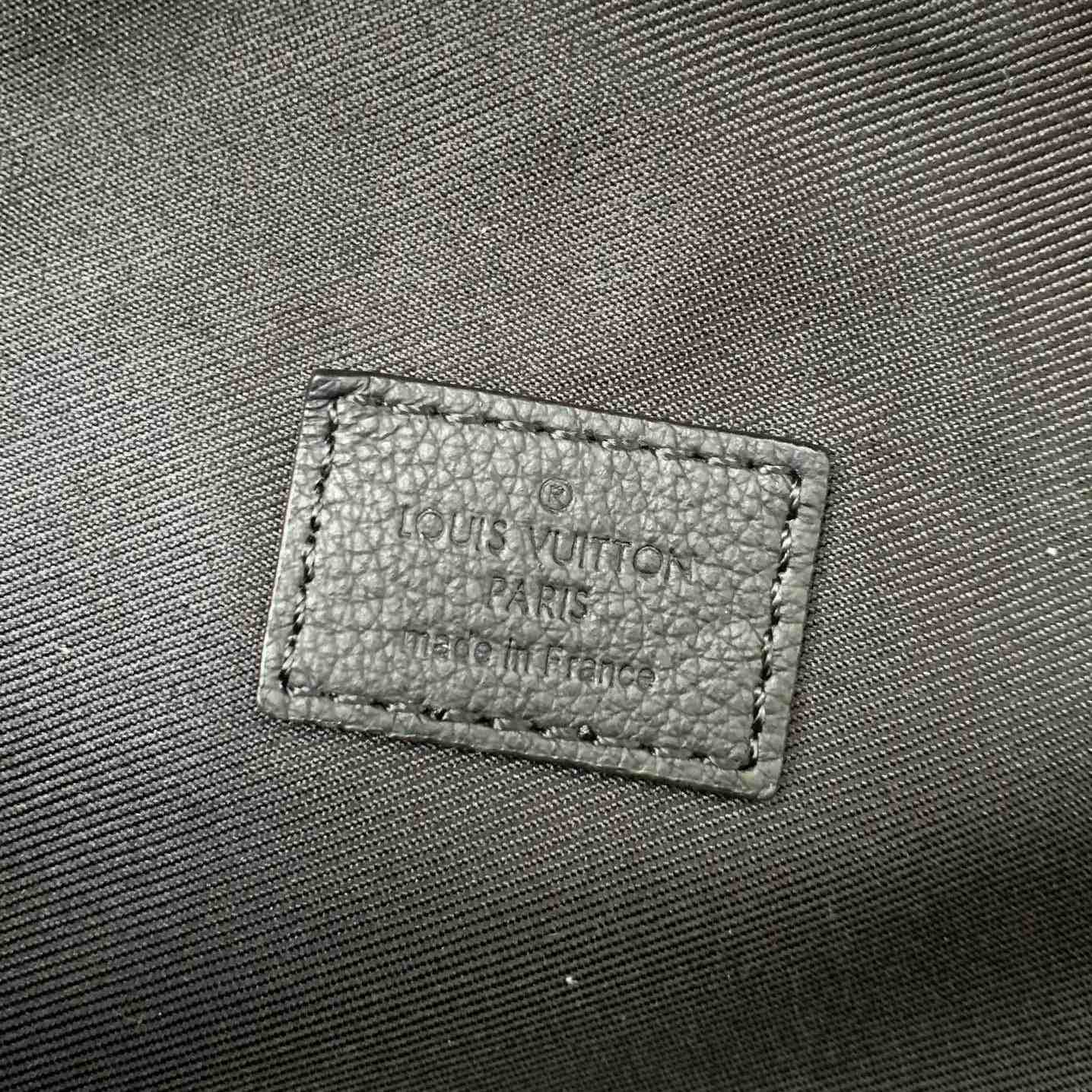 Louis Vuitton Rush Bumbag  M25227 - DopestKickz