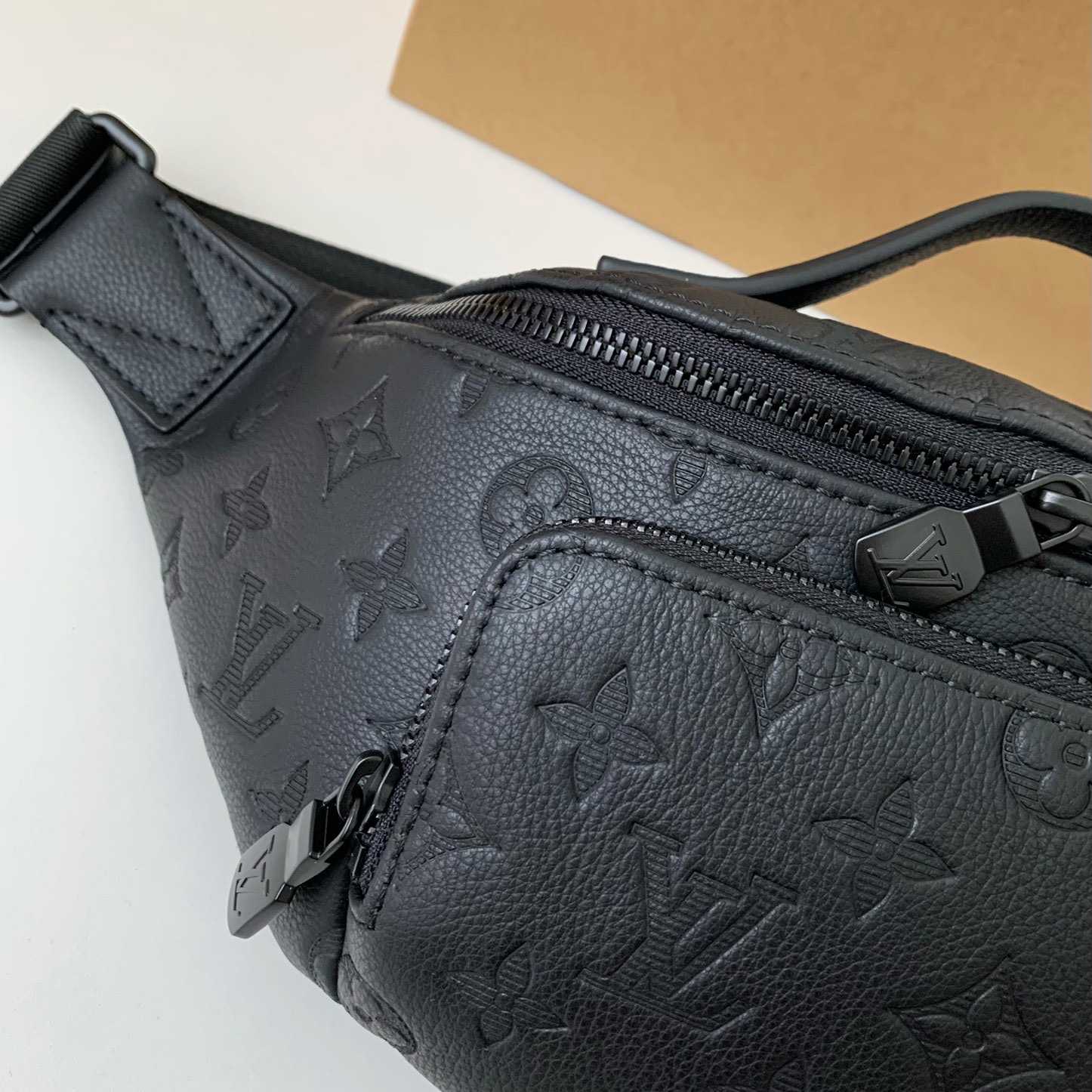 Louis Vuitton Rush Bumbag  M25227 - DopestKickz