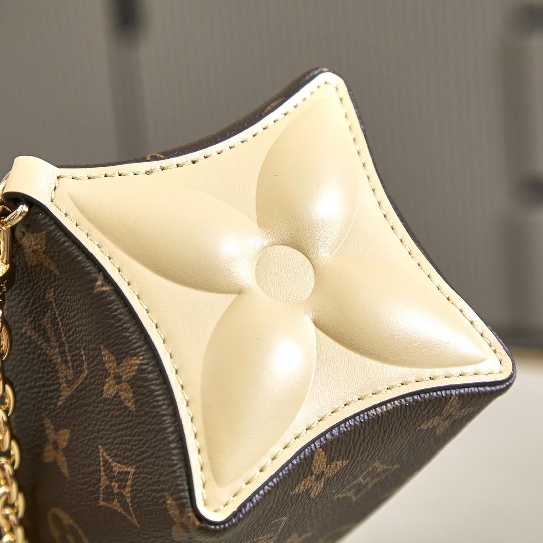 Louis Vuitton Bloom Pouch   M11672 - DopestKickz