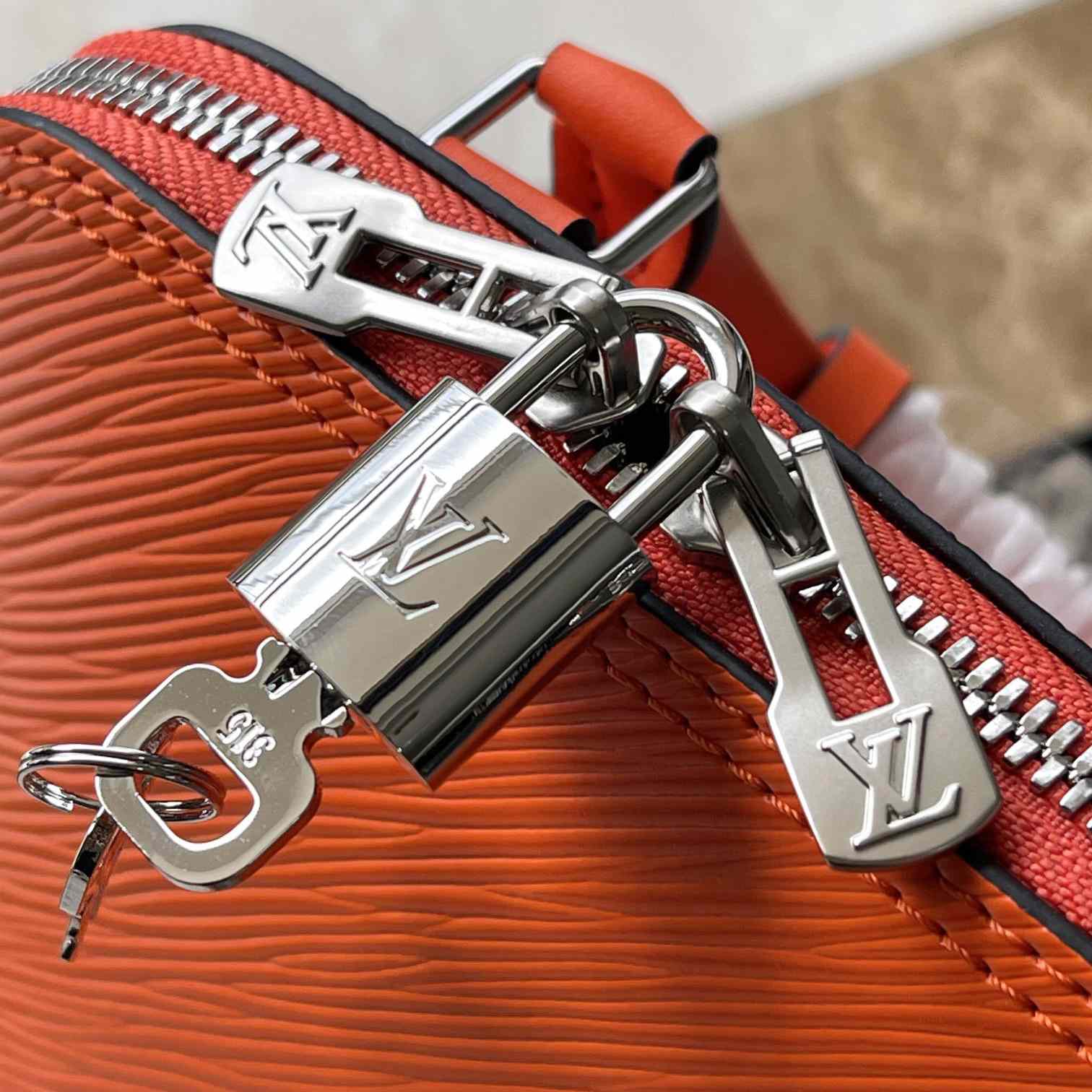 Louis Vuitton Alma Backpack    M25104 - DopestKickz