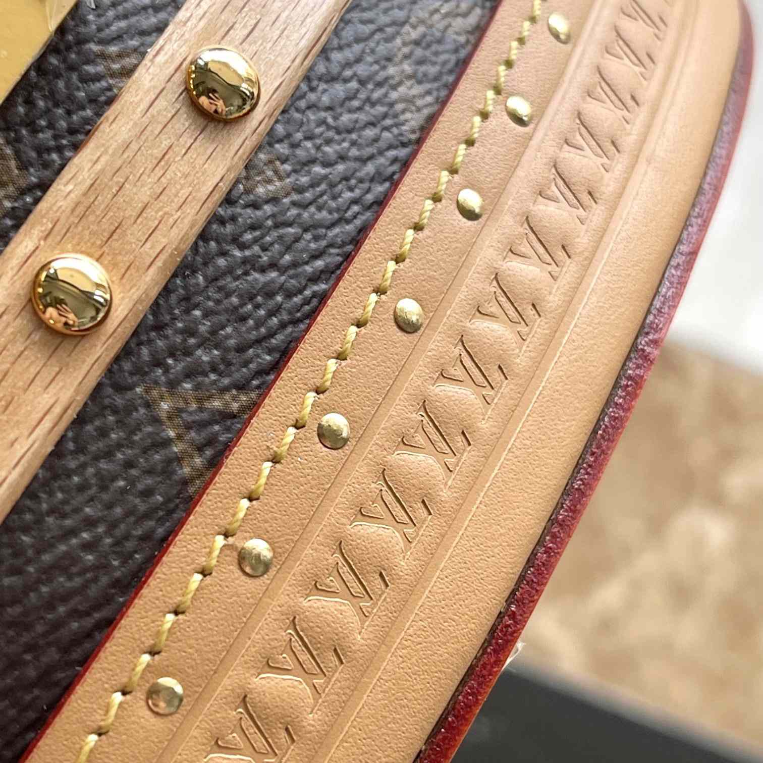 Louis Vuitton Ellis   M24843 - DopestKickz