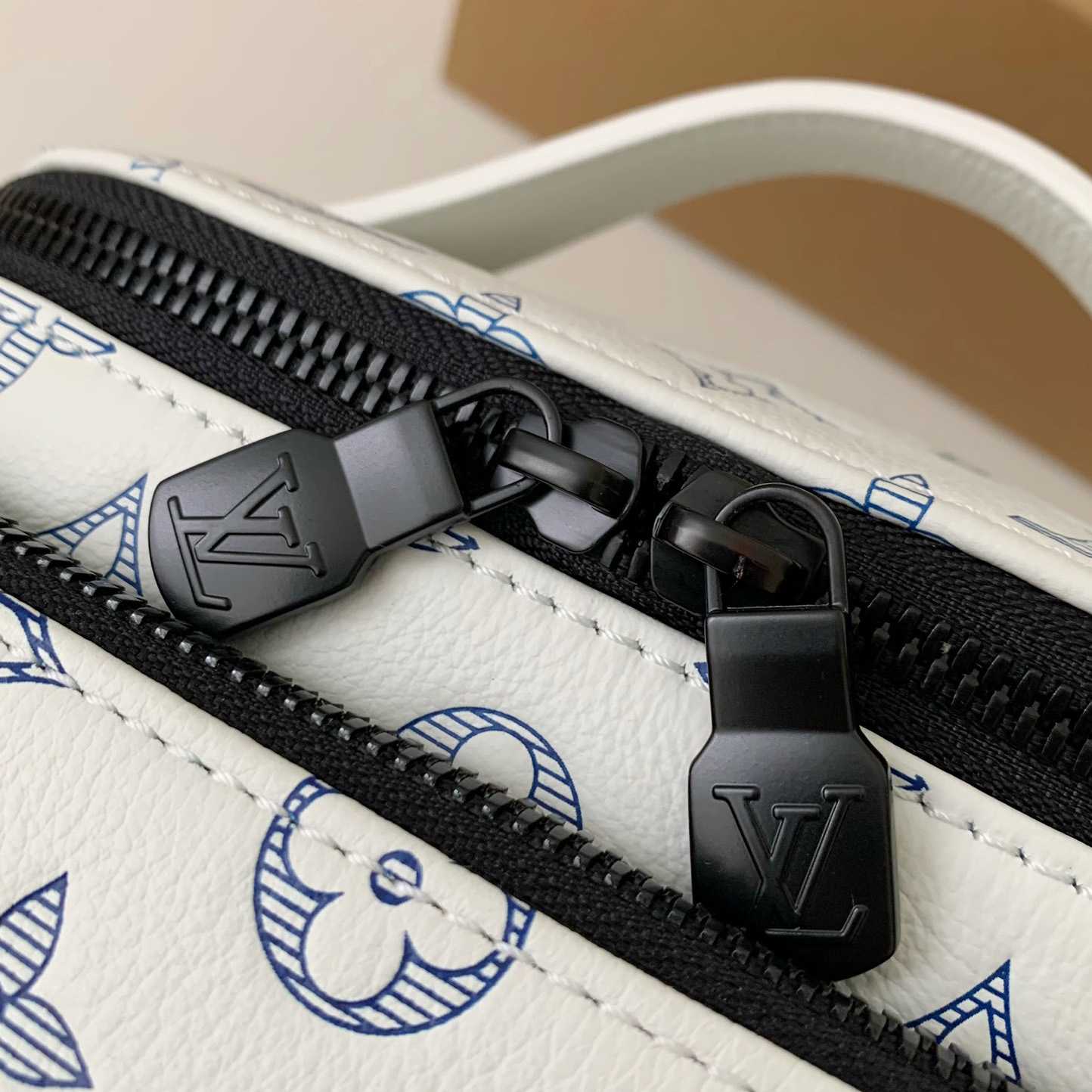Louis Vuitton Rush Bumbag  M25227 - DopestKickz