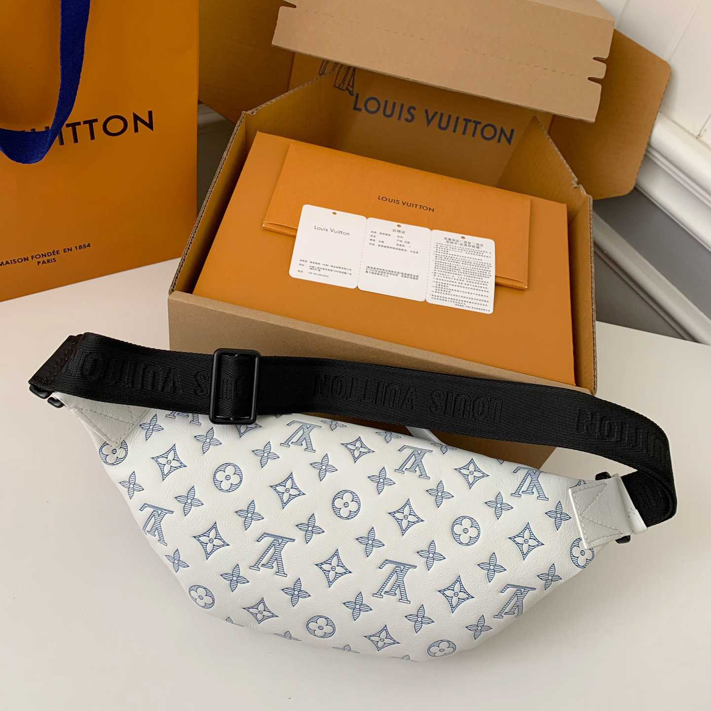 Louis Vuitton Rush Bumbag  M25227 - DopestKickz