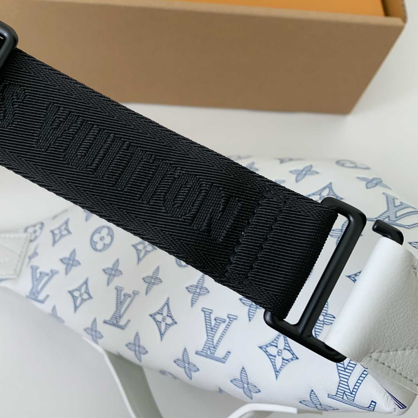 Louis Vuitton Rush Bumbag  M25227 - DopestKickz