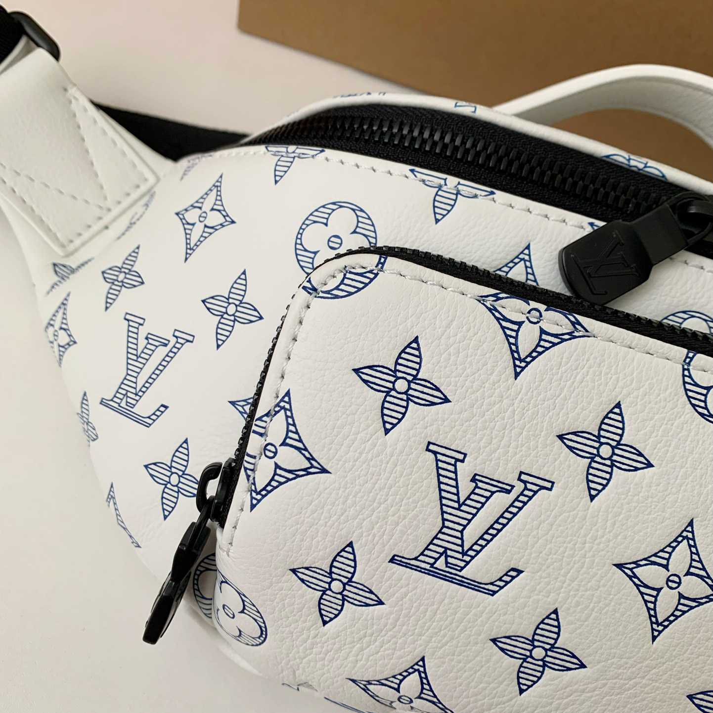 Louis Vuitton Rush Bumbag  M25227 - DopestKickz