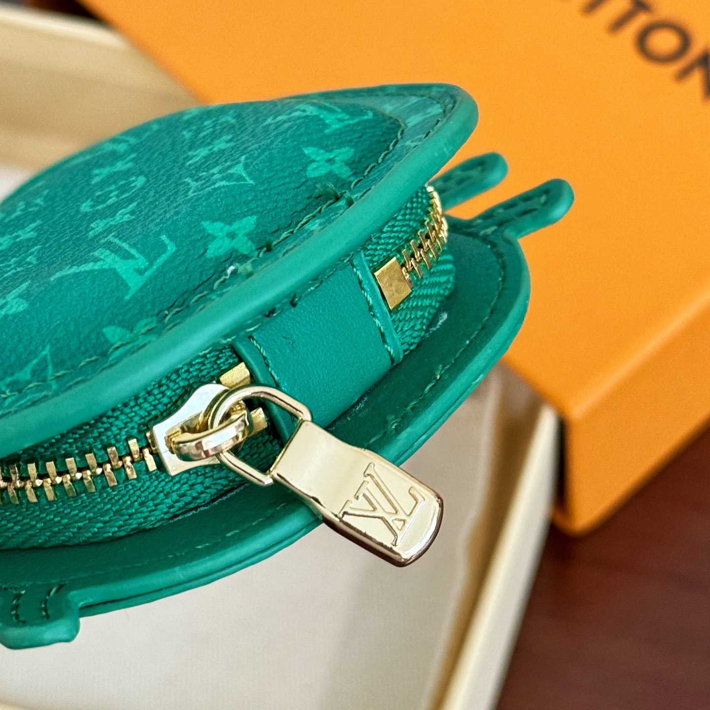 Louis Vuitton LV Crab Bag Charm   M01931 - DopestKickz