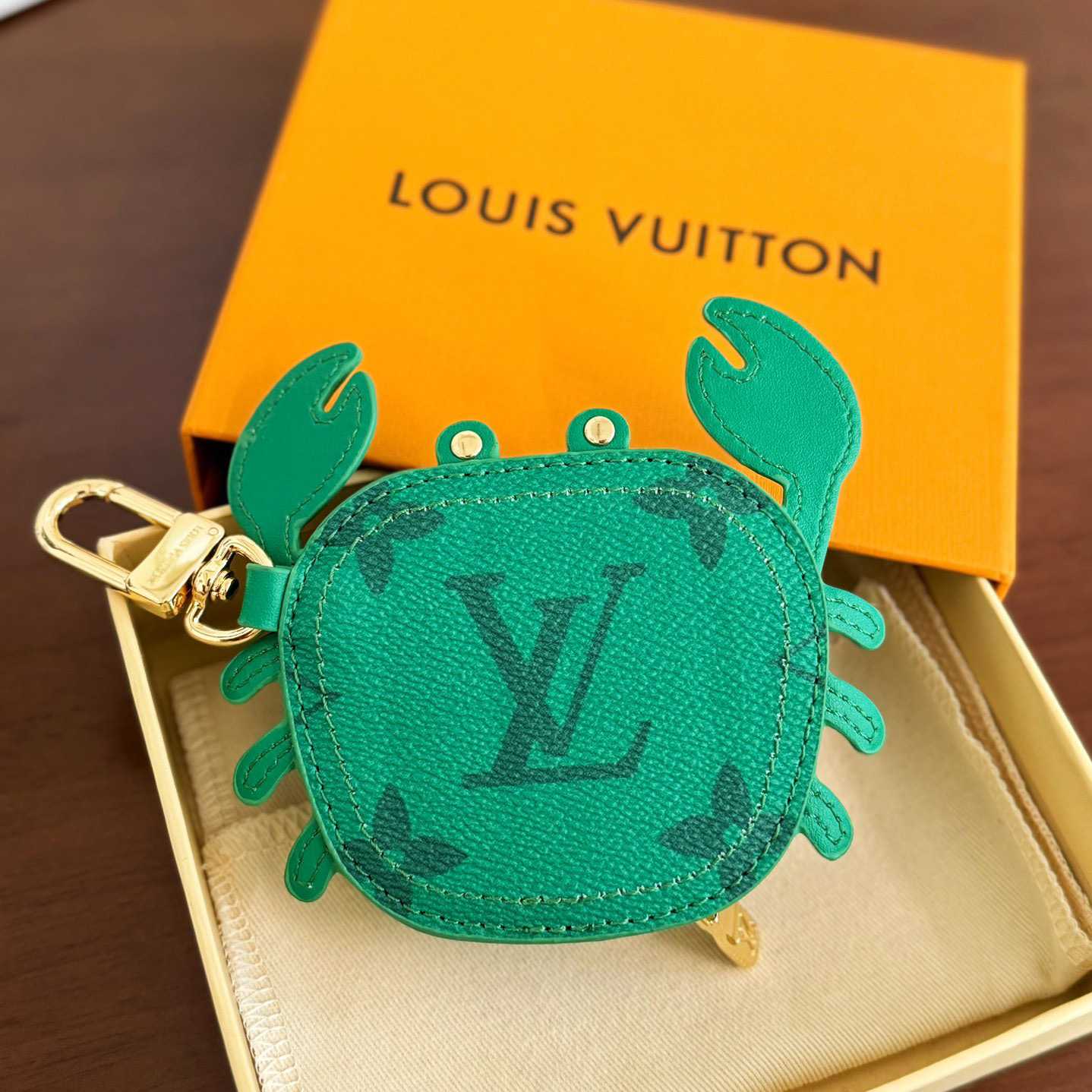 Louis Vuitton LV Crab Bag Charm   M01931 - DopestKickz