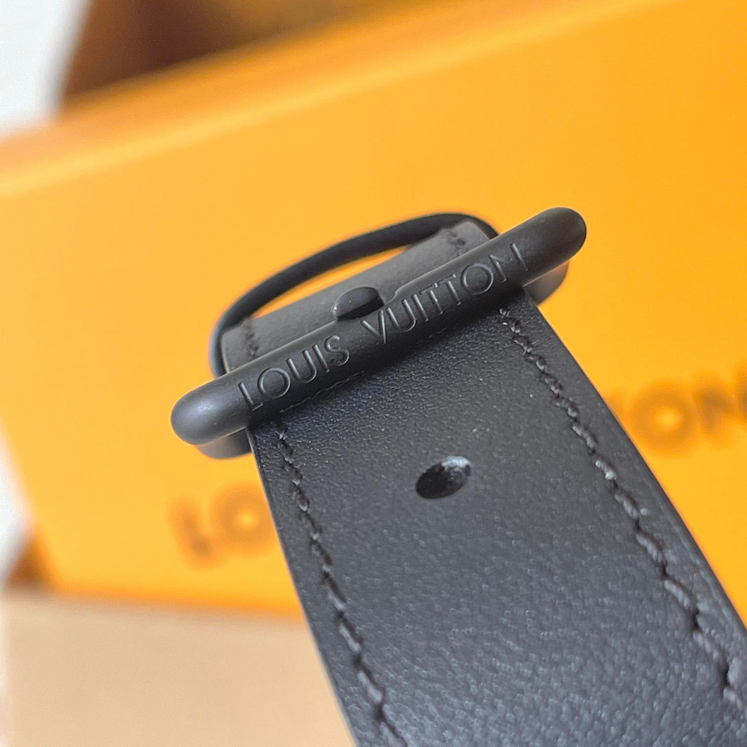 Louis Vuitton Montsouris Messenger PM​   M47060 - DopestKickz