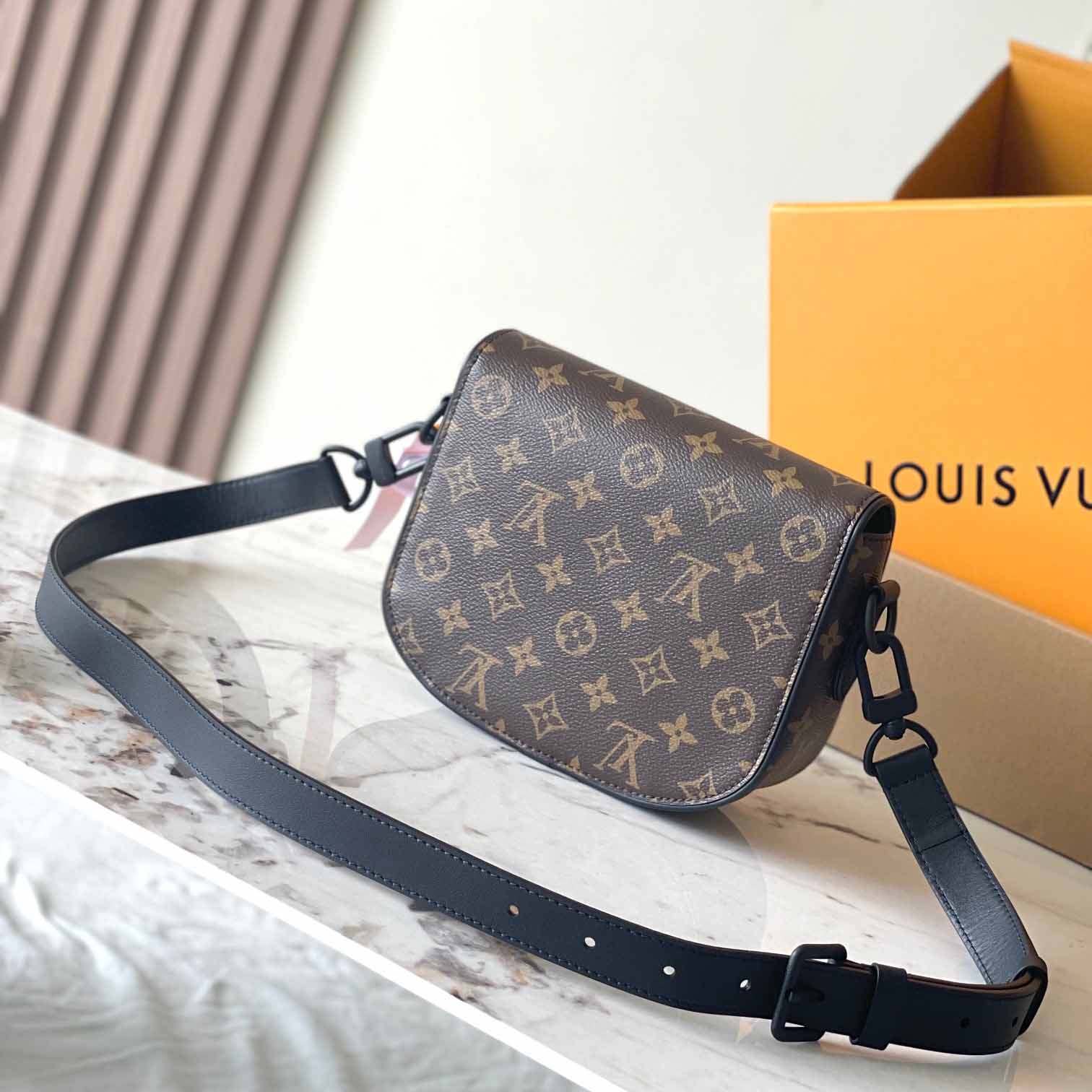 Louis Vuitton Montsouris Messenger PM​   M47060 - DopestKickz