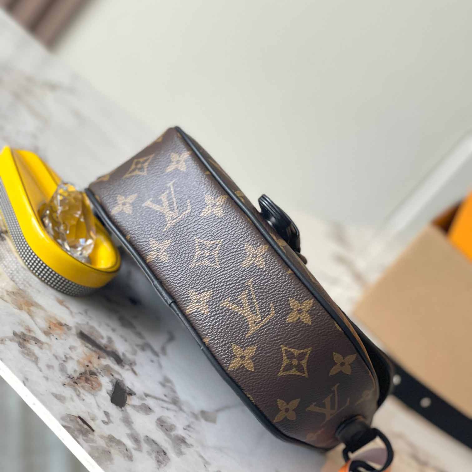 Louis Vuitton Montsouris Messenger PM​   M47060 - DopestKickz