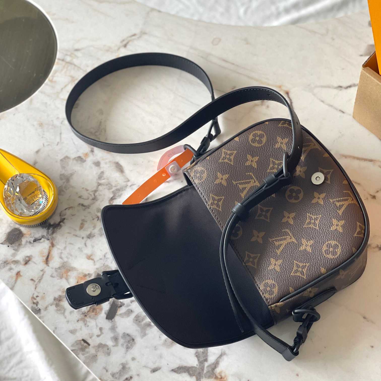 Louis Vuitton Montsouris Messenger PM​   M47060 - DopestKickz