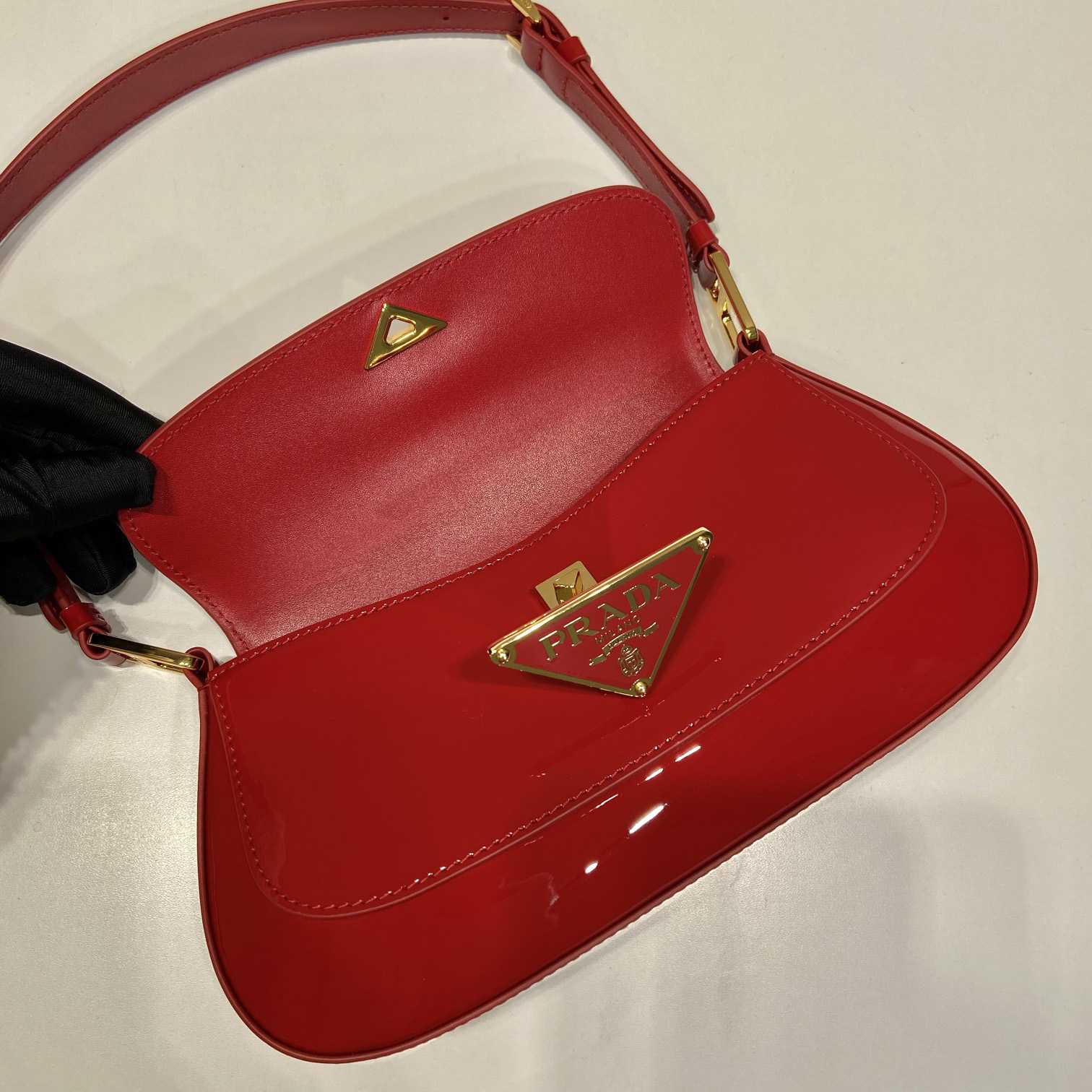 Prada Brushed Leather Shoulder Bag （24-11-4cm） - DopestKickz