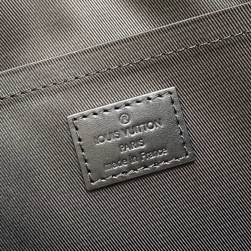 Louis Vuitton Soul Trunk East West   M11744 - DopestKickz