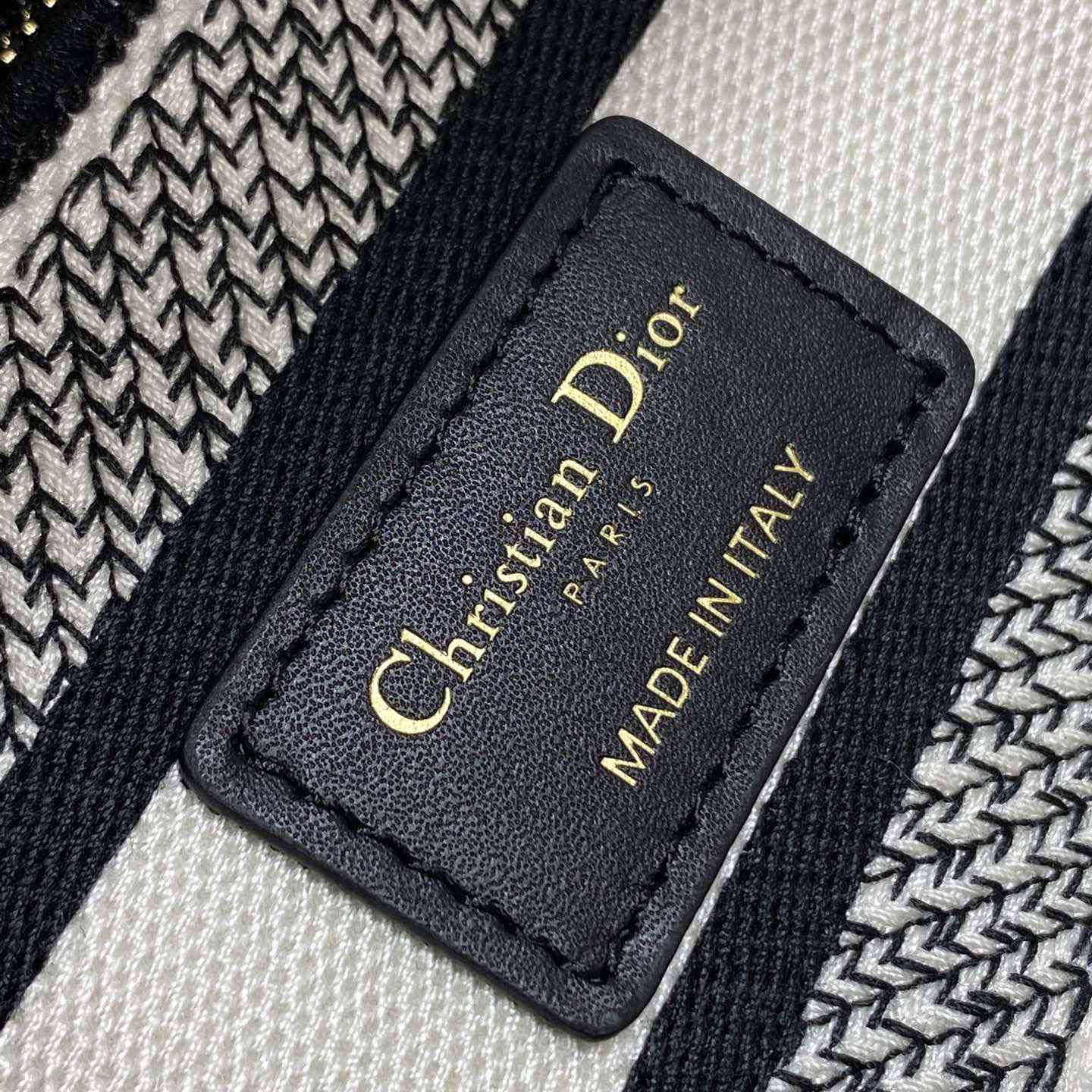 Dior Dioramour Medium Lady D-Lite Bag - DopestKickz