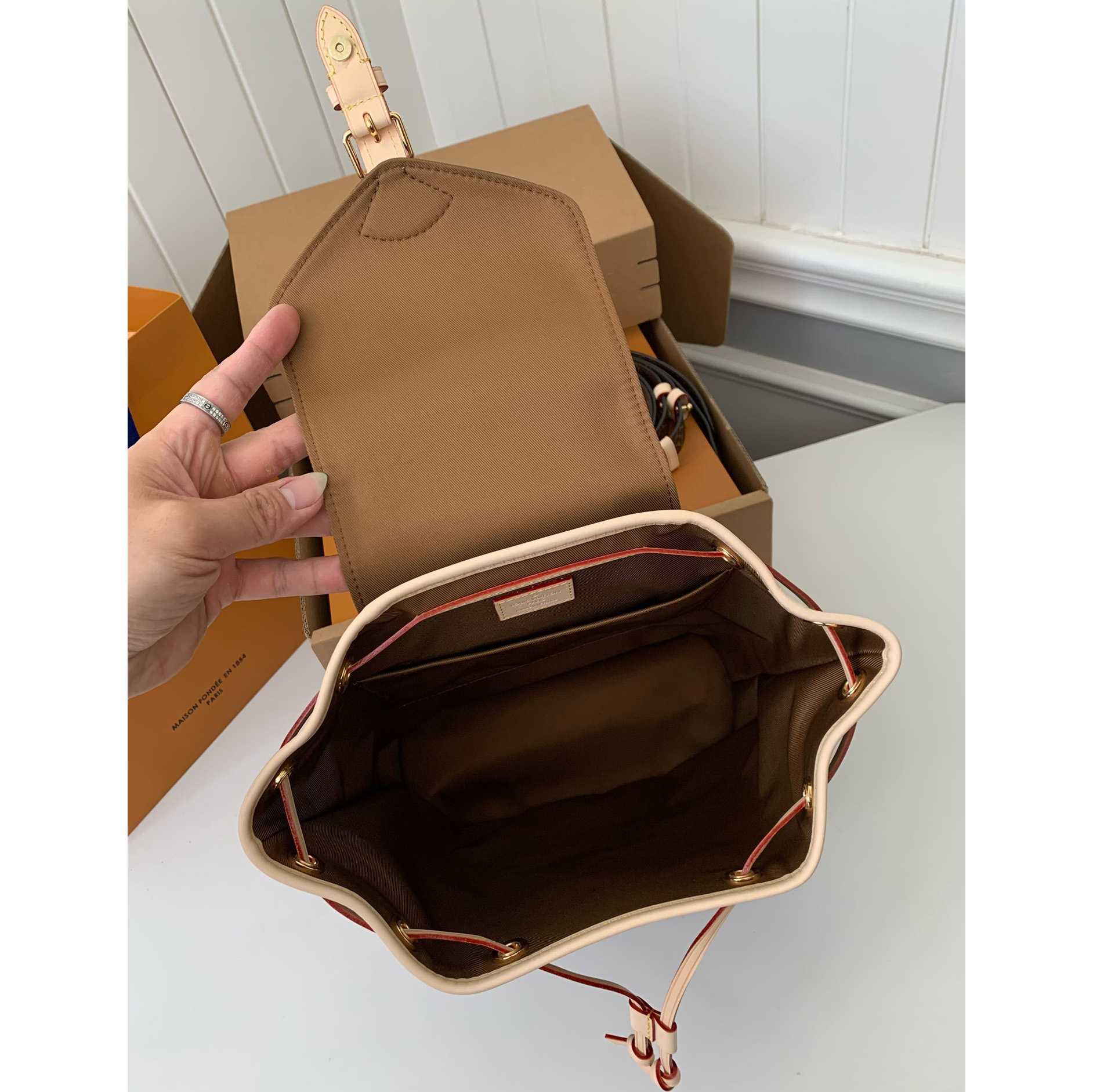 Louis Vuitton Montsouris PM   M11198 - DopestKickz